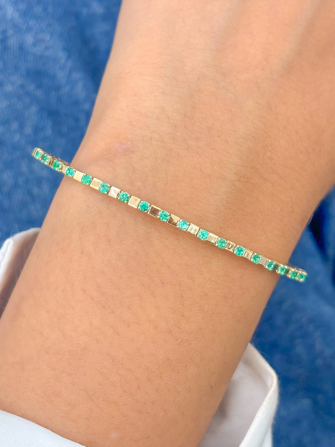 JPBRC-1084/8529 Emerald Round Bangle Bracelet | 18K