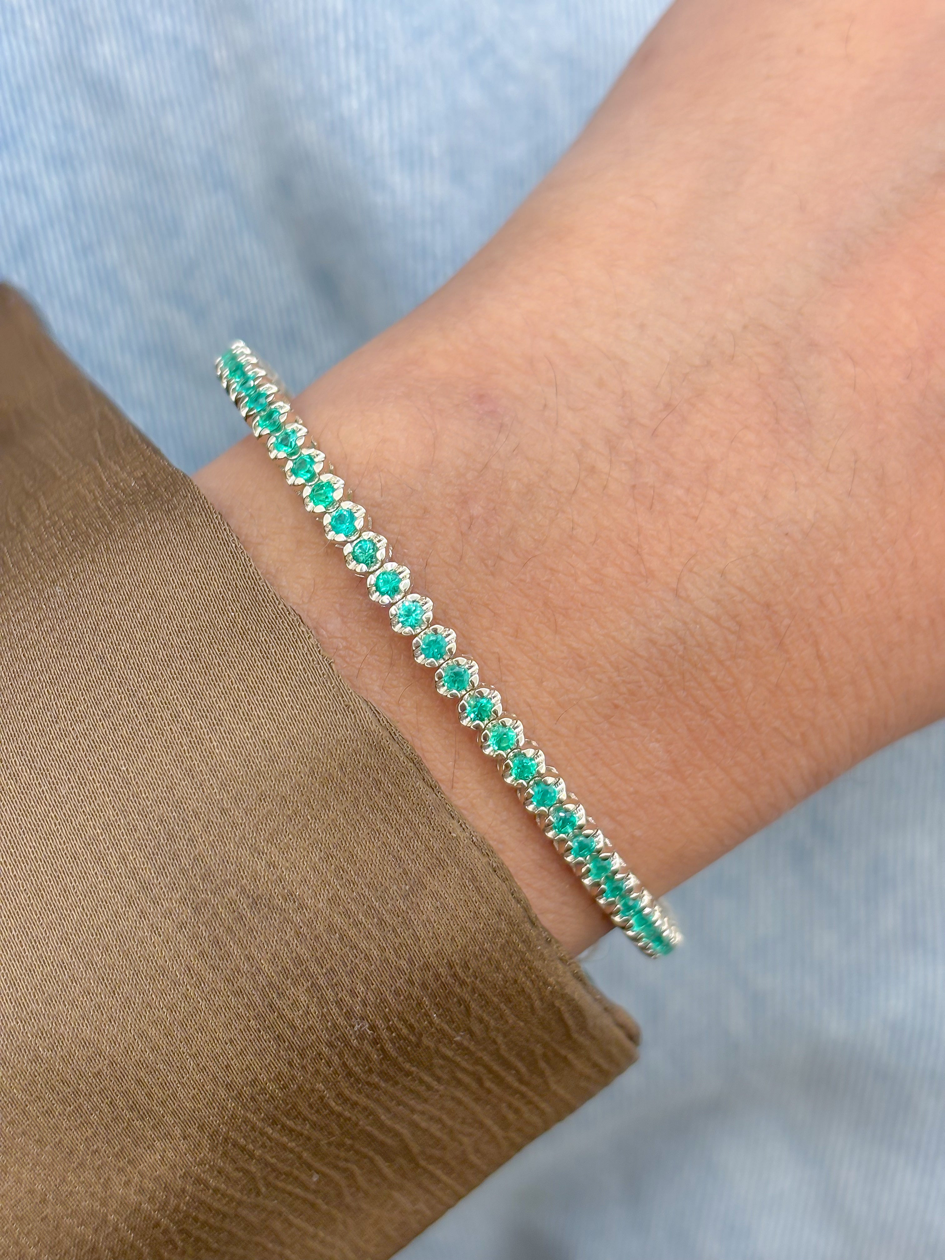 JPBRC-1161/9021 Emerald Round Bangle Bracelet | 14K