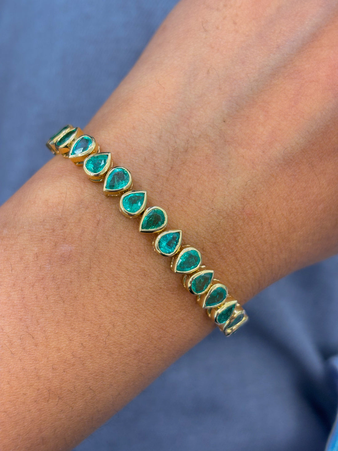 JPBRC-876/6263 Emerald Pear 5X4 Up Down Bezel Set Bracelet | 14K