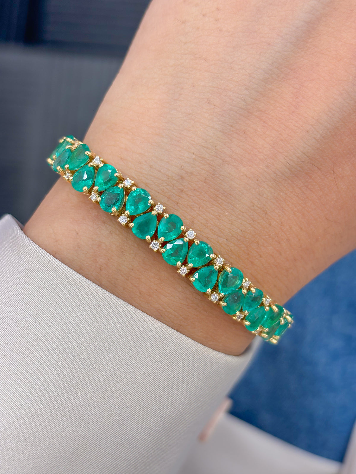JPBRC-937/6490 Emerald Pear 5X4 With Diamond Bracelet | 18K