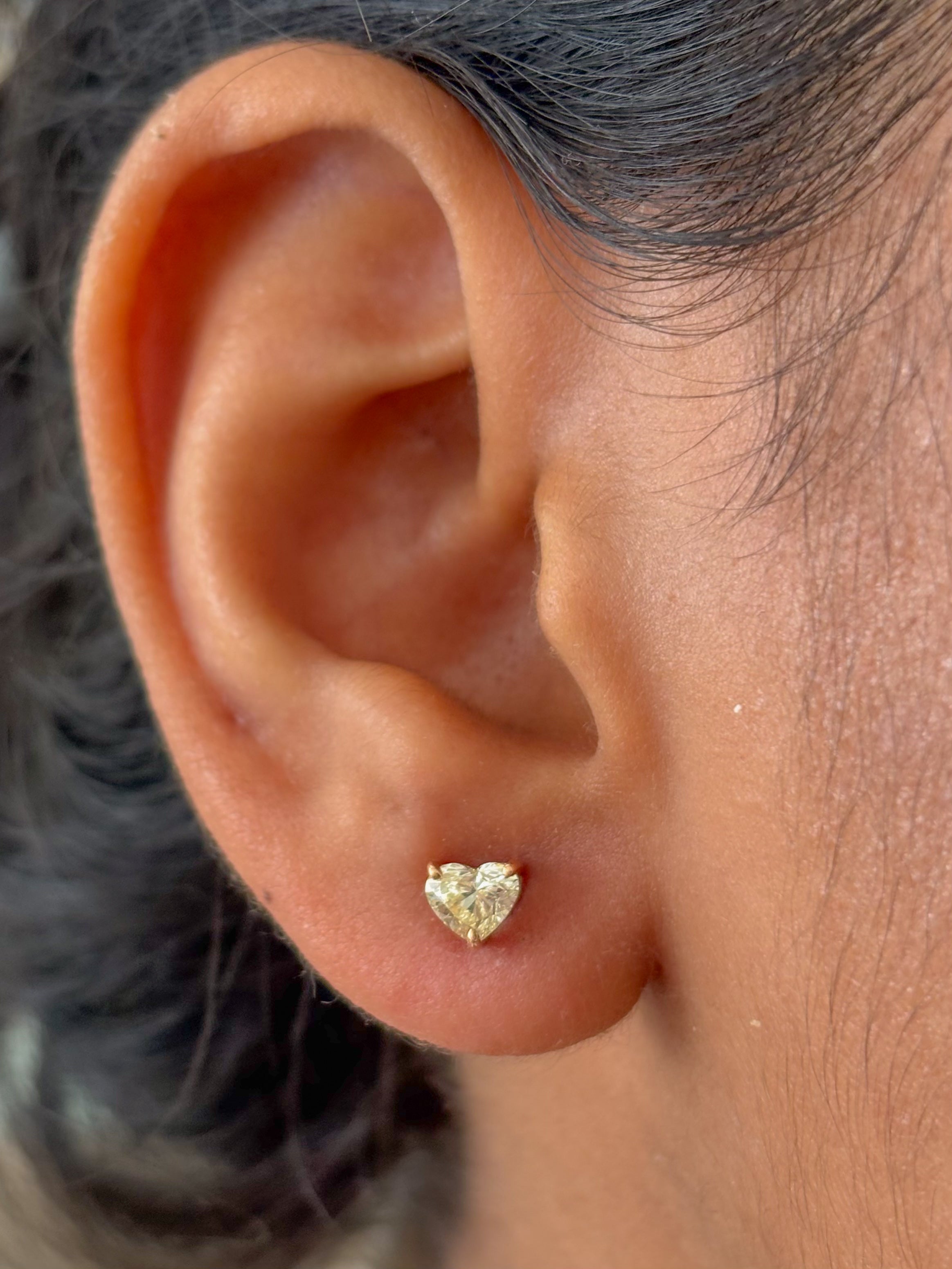 JPERG-1227/5446 Diamond Heart Studs Earring | 18K