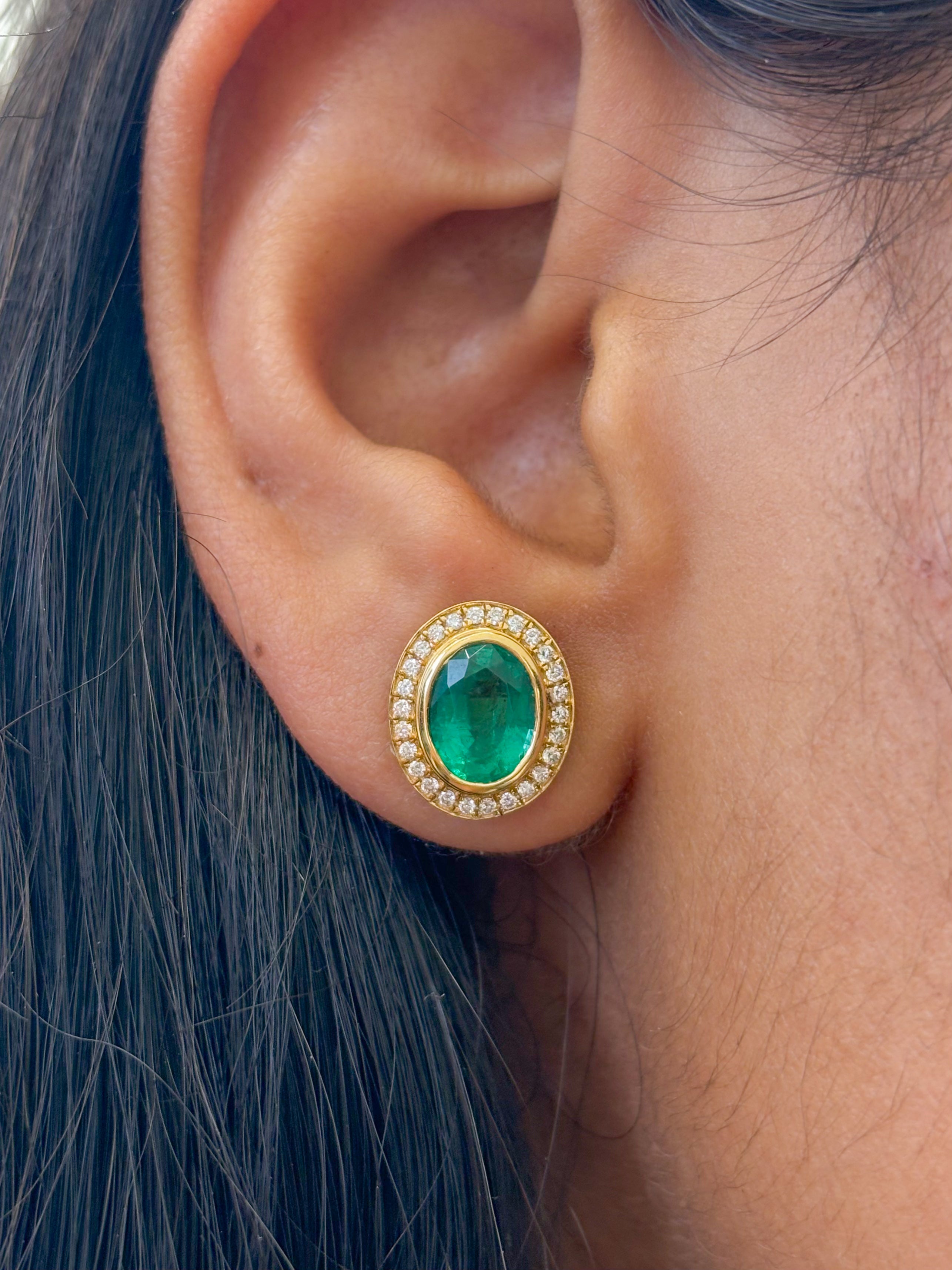 JPERG-1288/5563 Emerald Oval 7X5 With Diamond Studs Earring | 18K