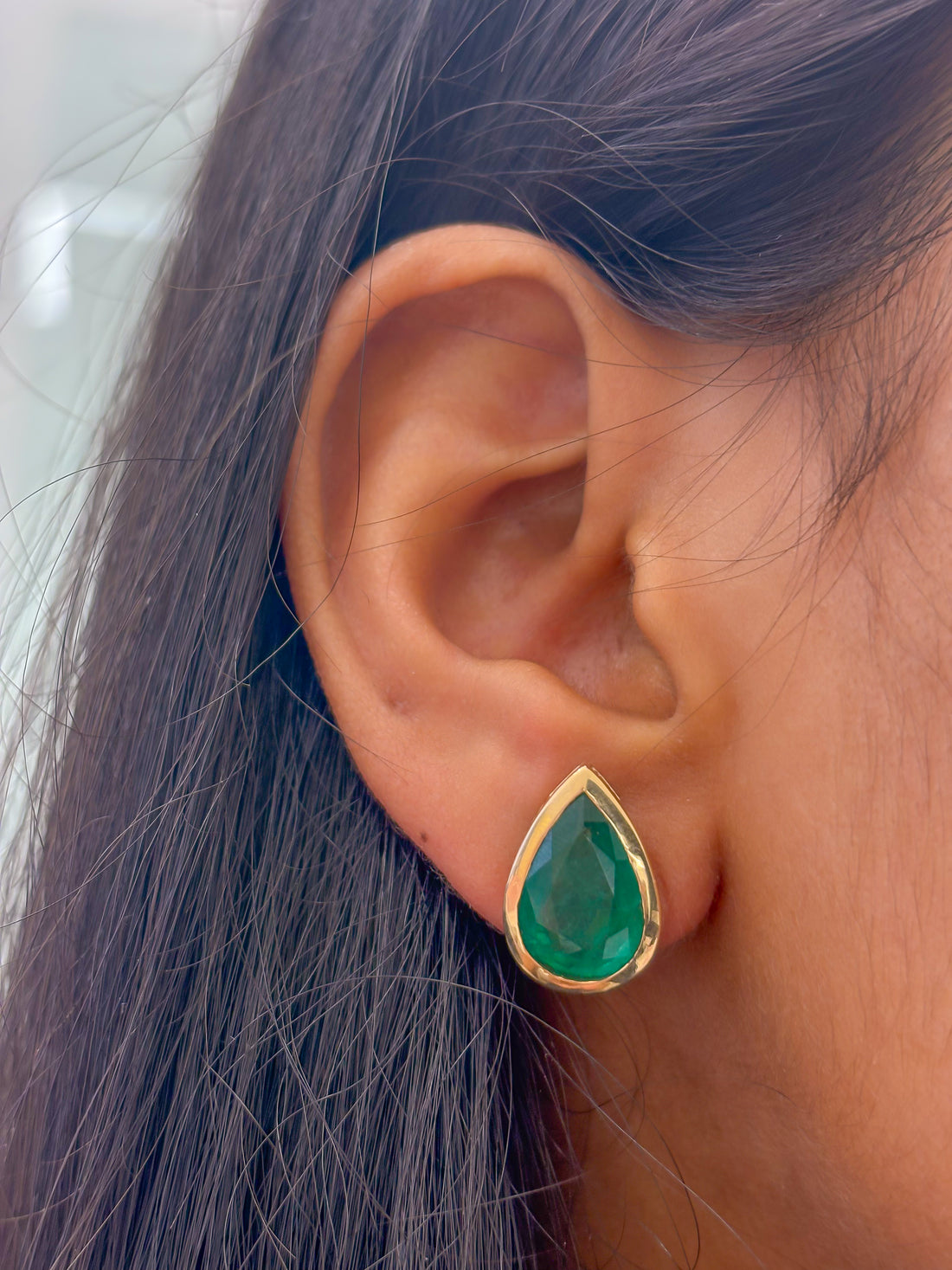 JPERG-1295/5590 Emerald Big Pear Bezel Studs Earring | 14K
