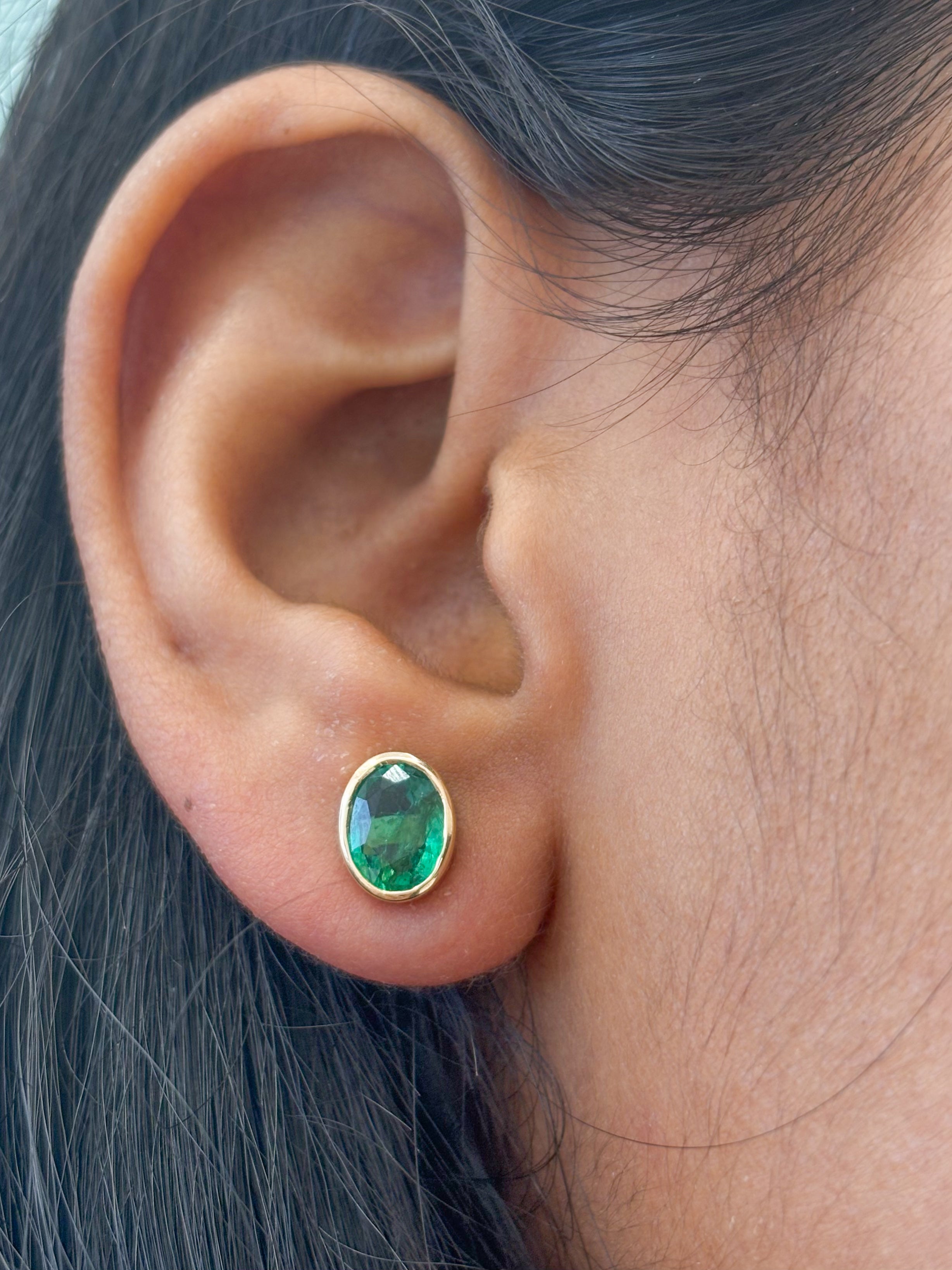 JPERG-1351/5689 Emerald Oval 7X5 Bezal Studs Earring | 14K