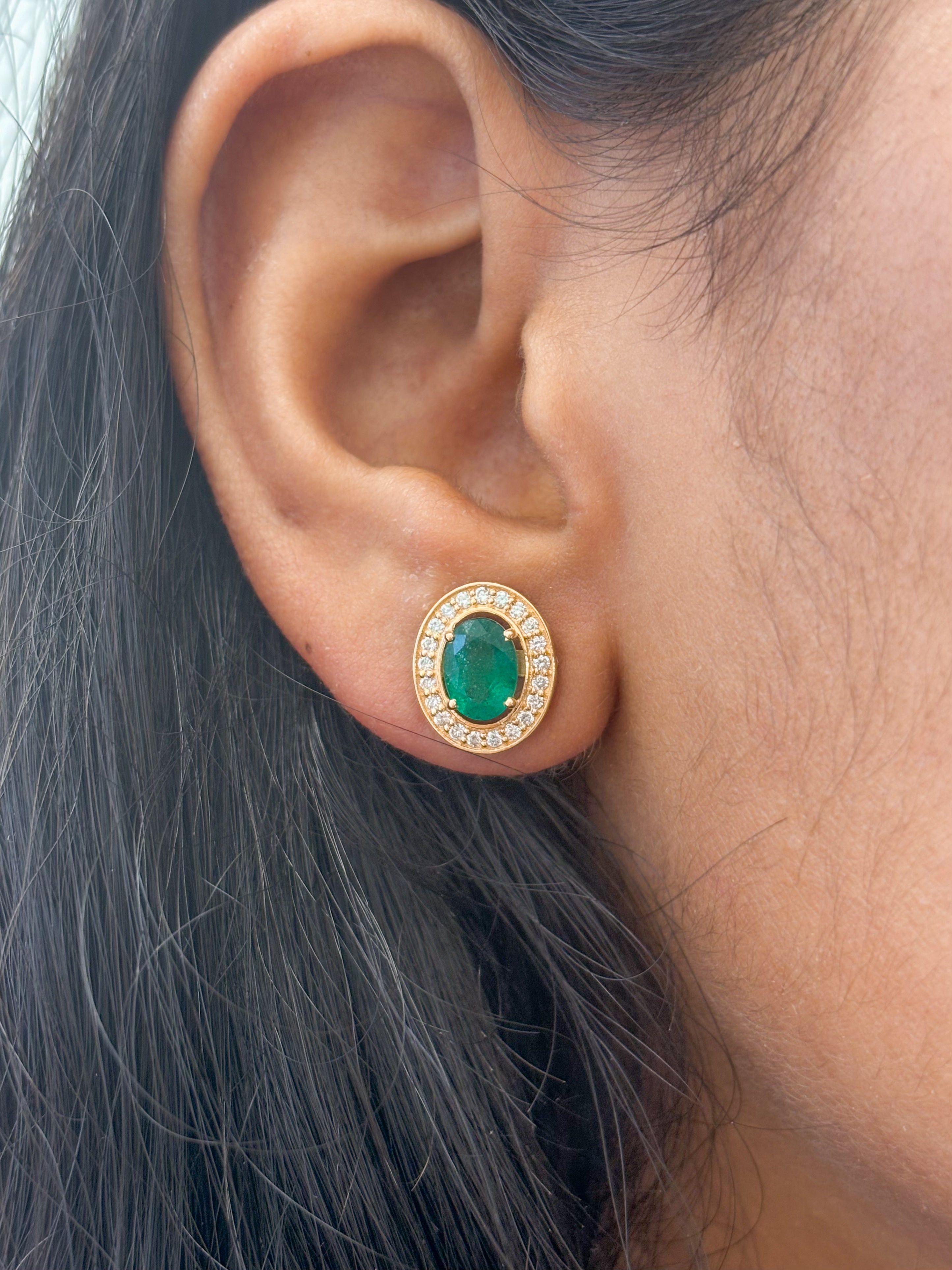 JPERG-1374/5736 Emerald Oval 6X4 With Diamond Studs Earring | 18K
