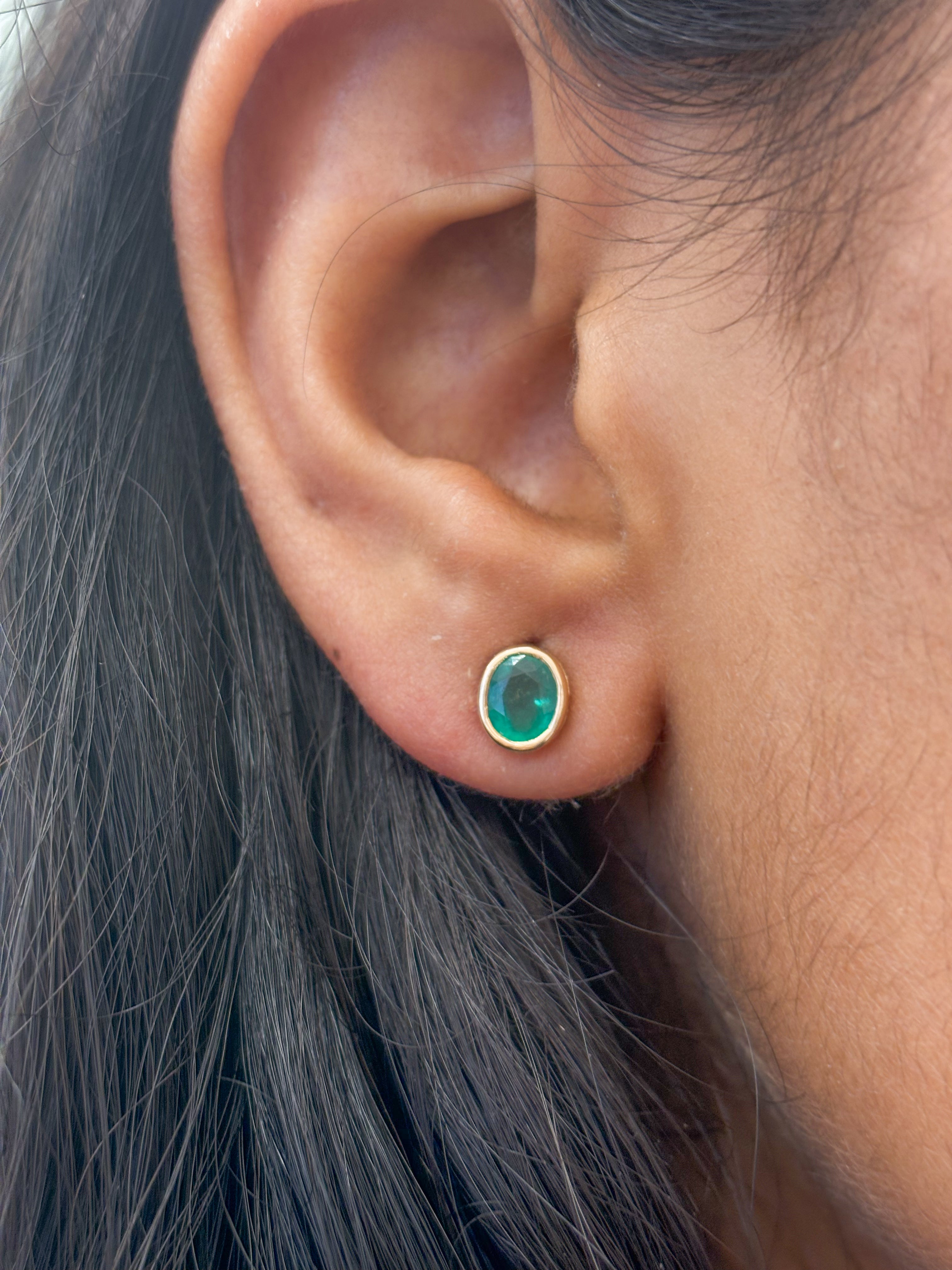 JPERG-1375/5737 Emerald Oval 7X5 With Diamond Studs Earring | 18K