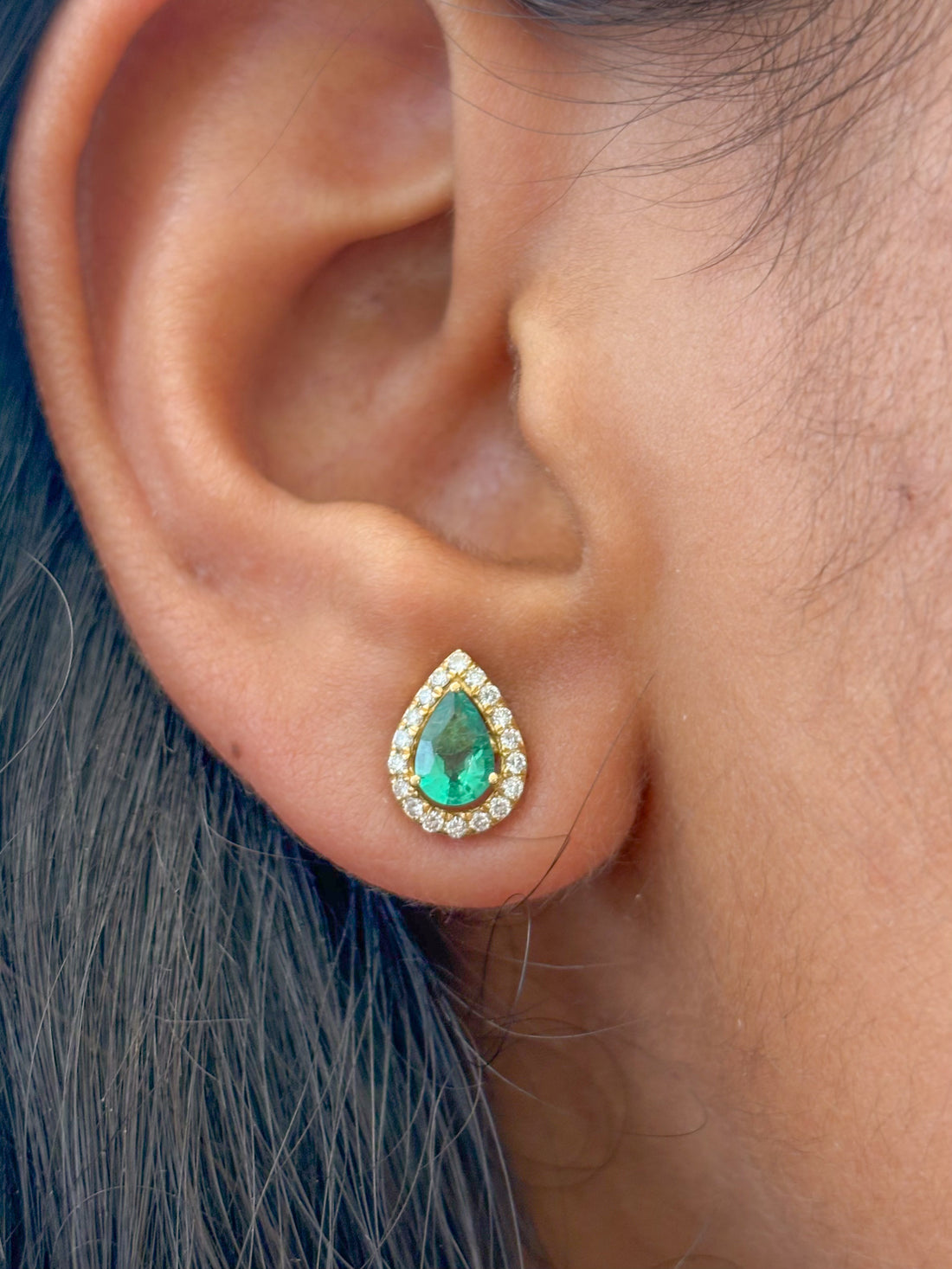 JPERG-1699/6610 Emerald Pear 6X4 With Diamond Studs Earring | 18K