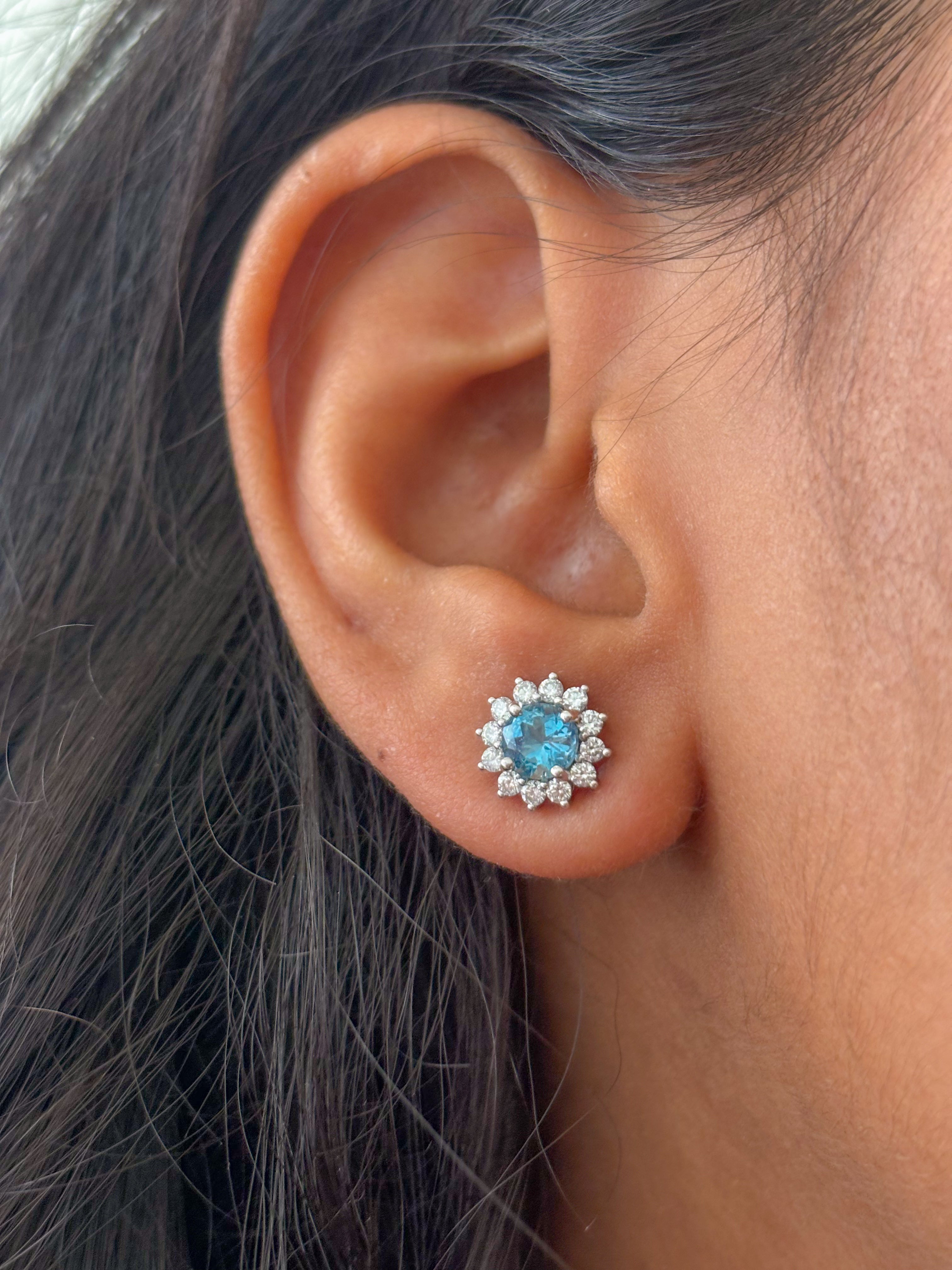 JPERG-1866/7003 Aquamarine Round With Diamond Studs Earring | 18K