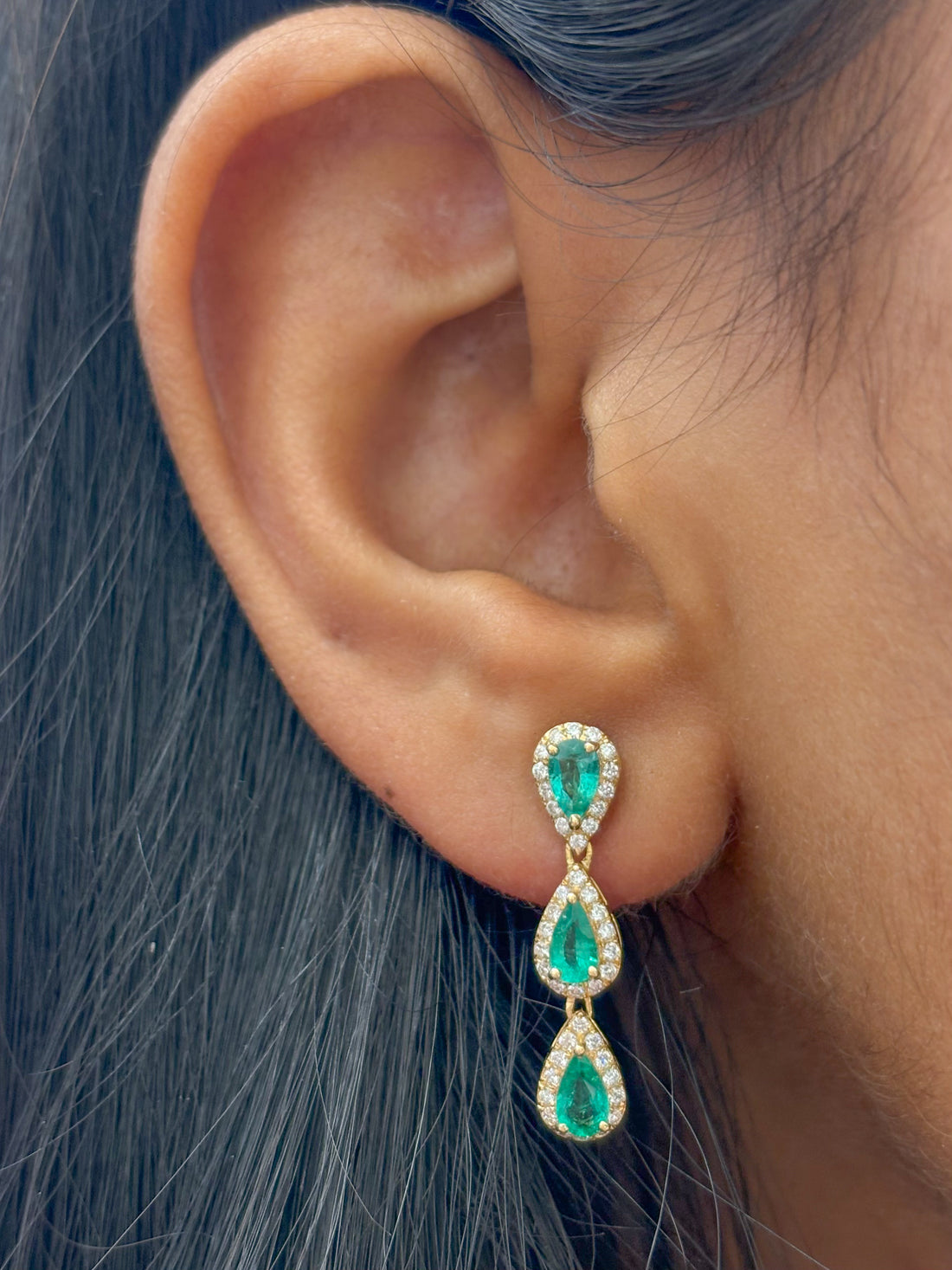 JPERG-2055/7600 Emerald Pear Diamond Dangling Earring | 18K