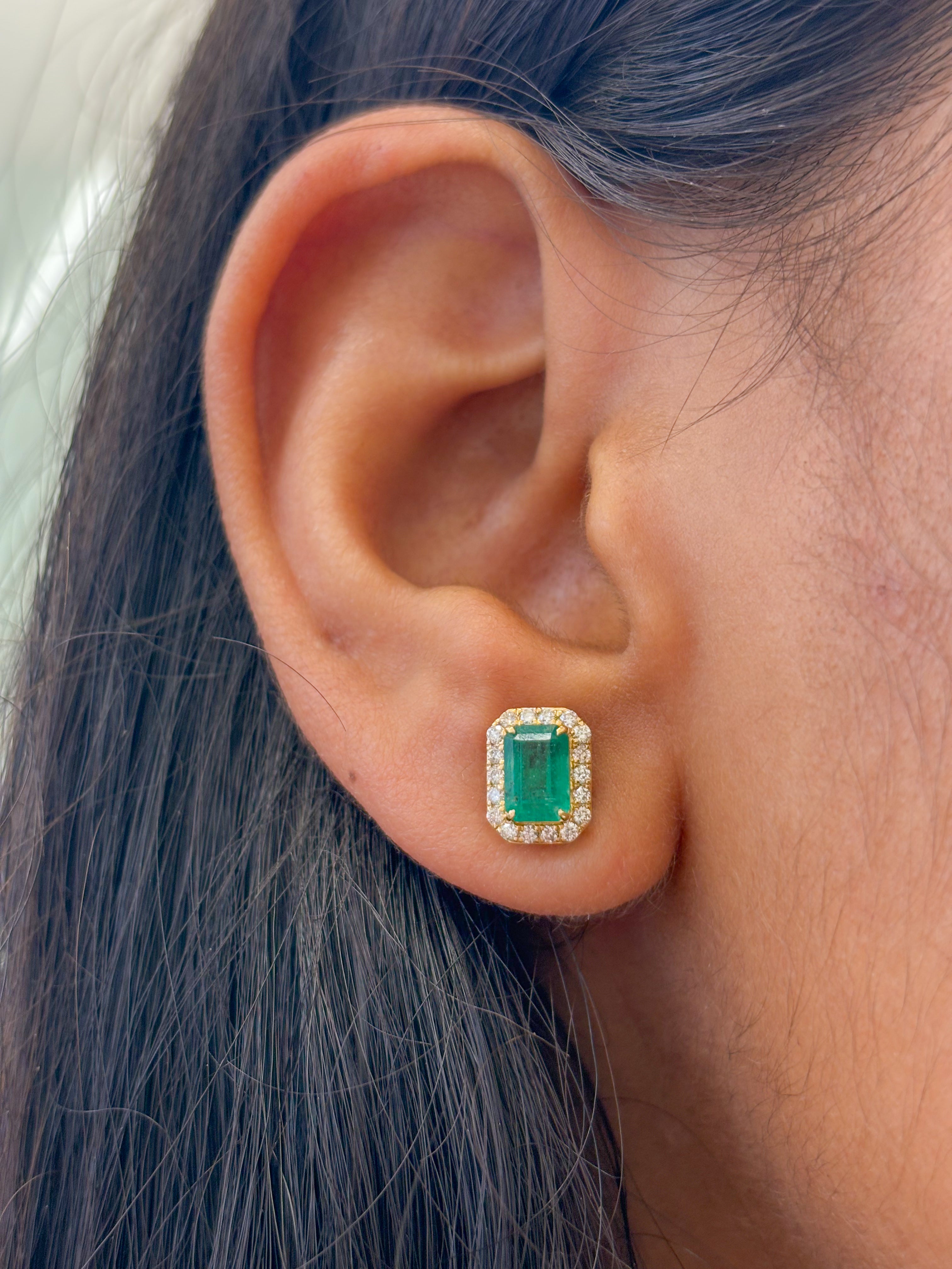 JPERG-2133/7765 Emerald Octagon Studs Earring | 18K