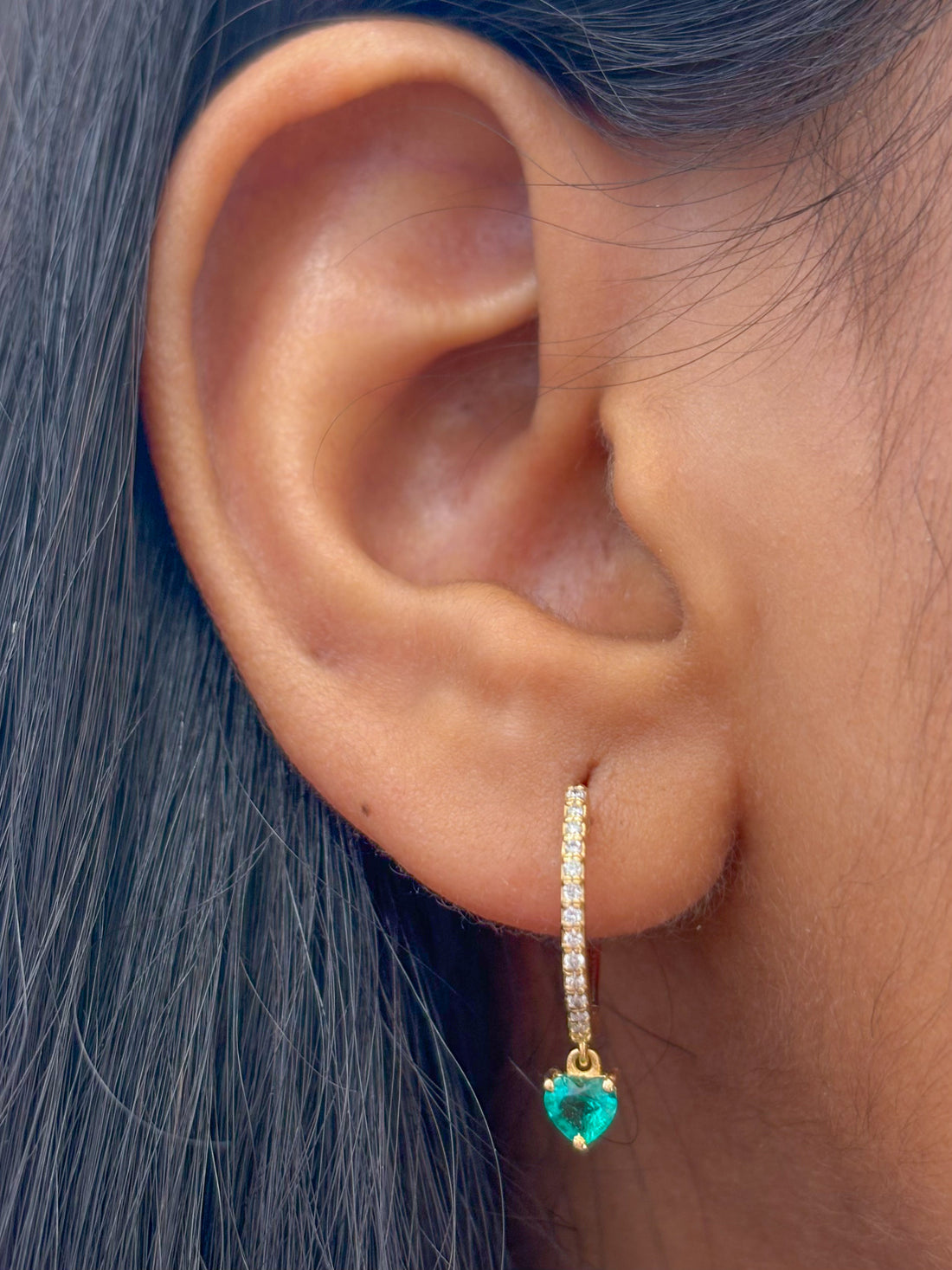 JPERG-2138/7802 Emerald Heart Diamond Huggies Earring | 18K