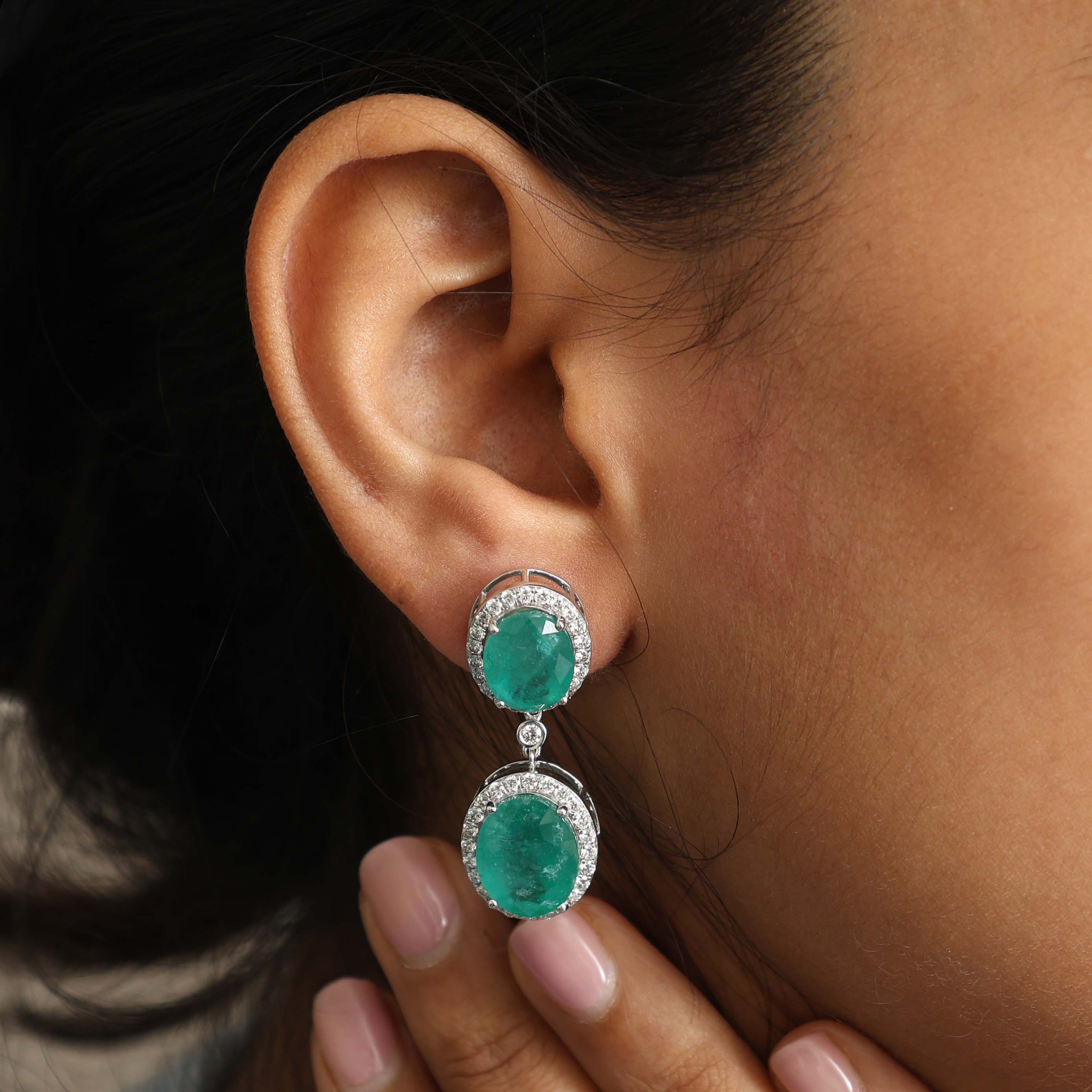 JPERG-2285/8086 Emerald Oval With Diamond Earring | 18K