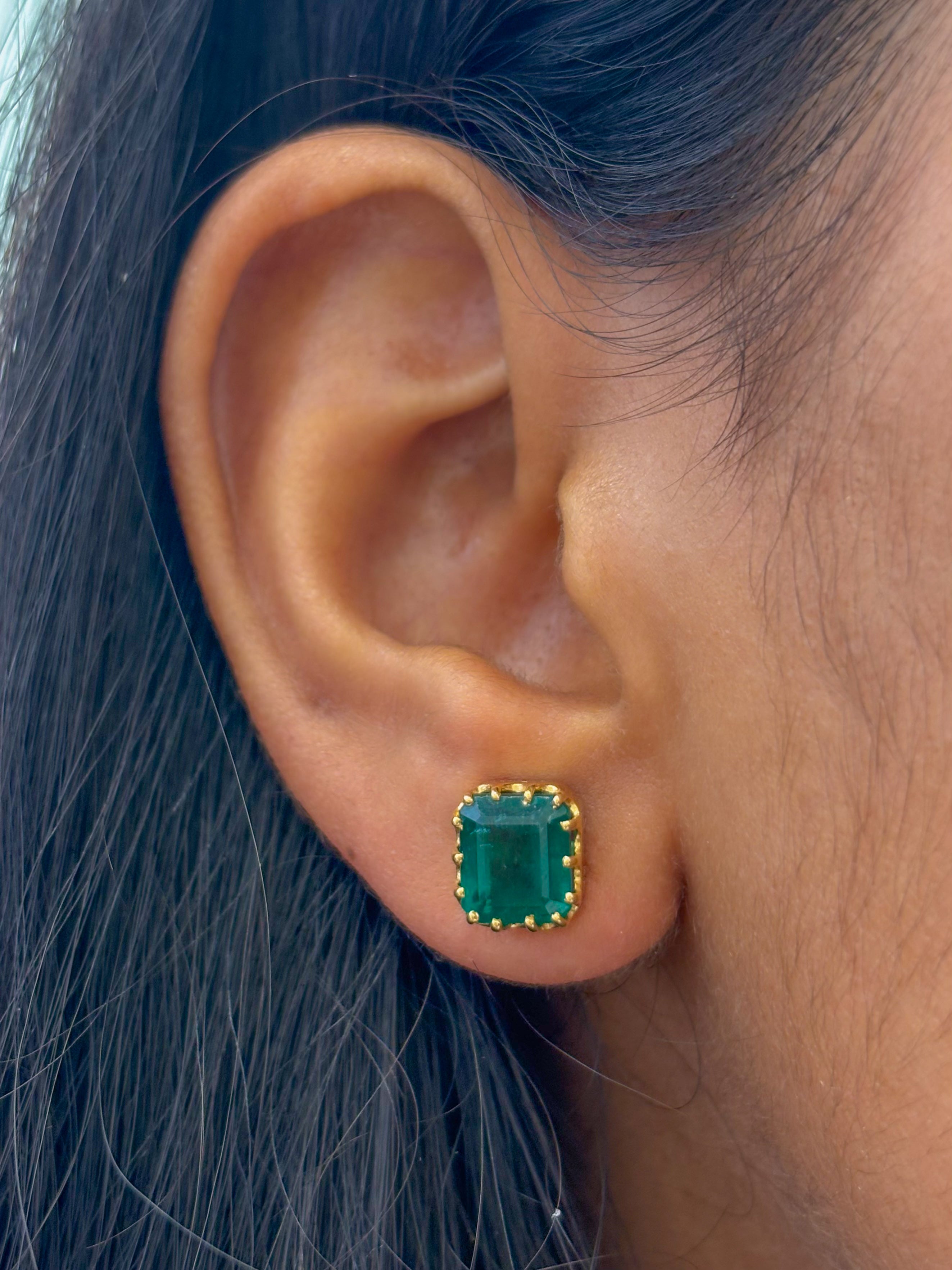 JPERG-235/1340 Emerald Studs Earring | 18K