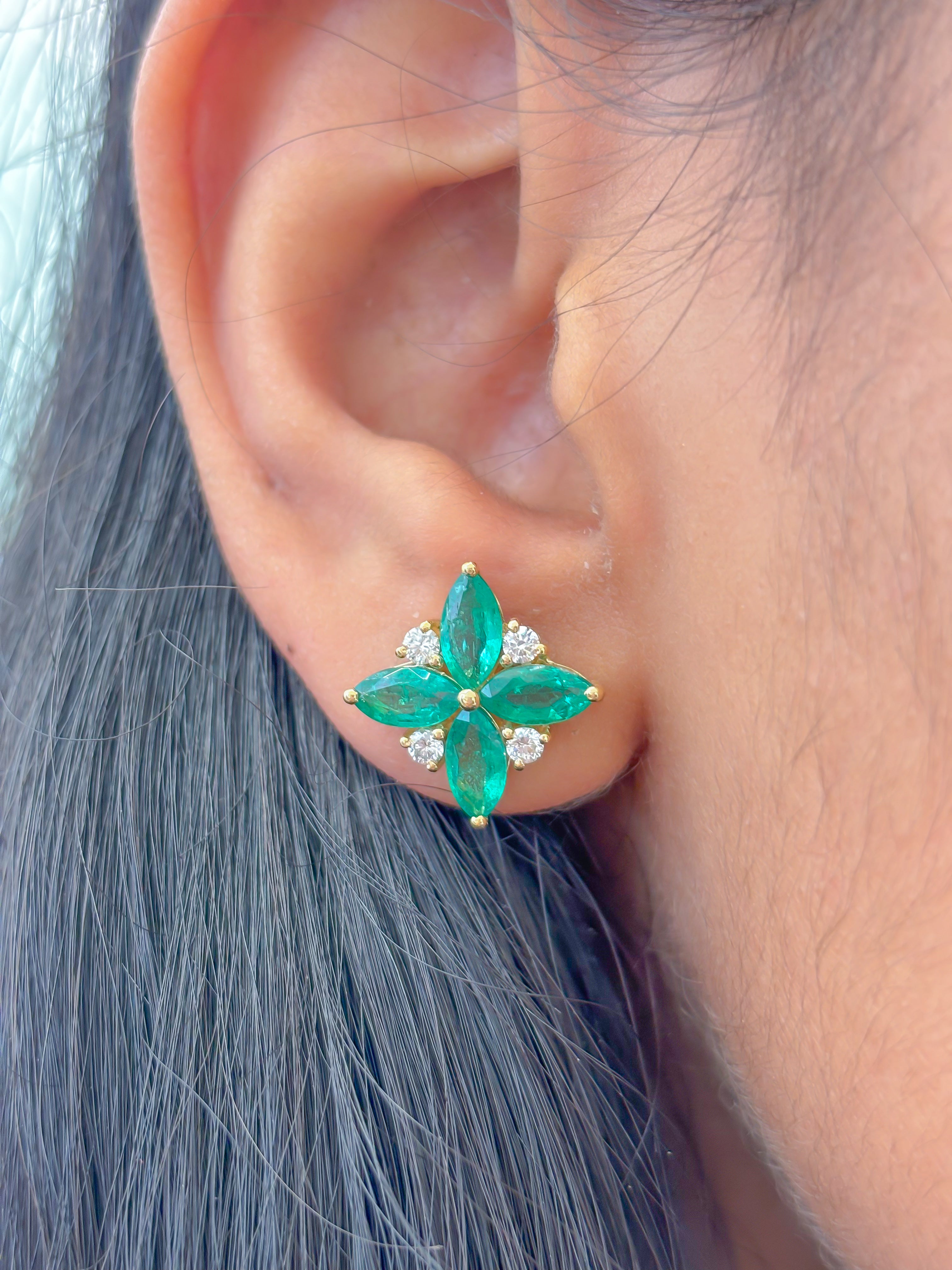JPERG-2394/8573 Emerald Diamond Earring | 18K