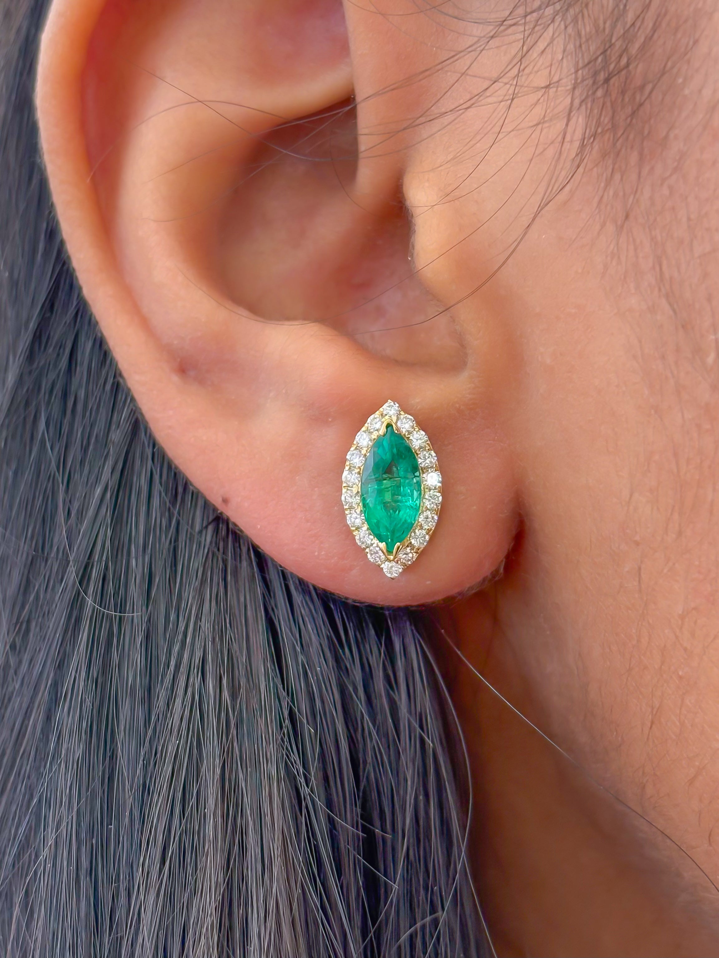 JPERG-2418/8635 Emerald Diamond Earring | 18K