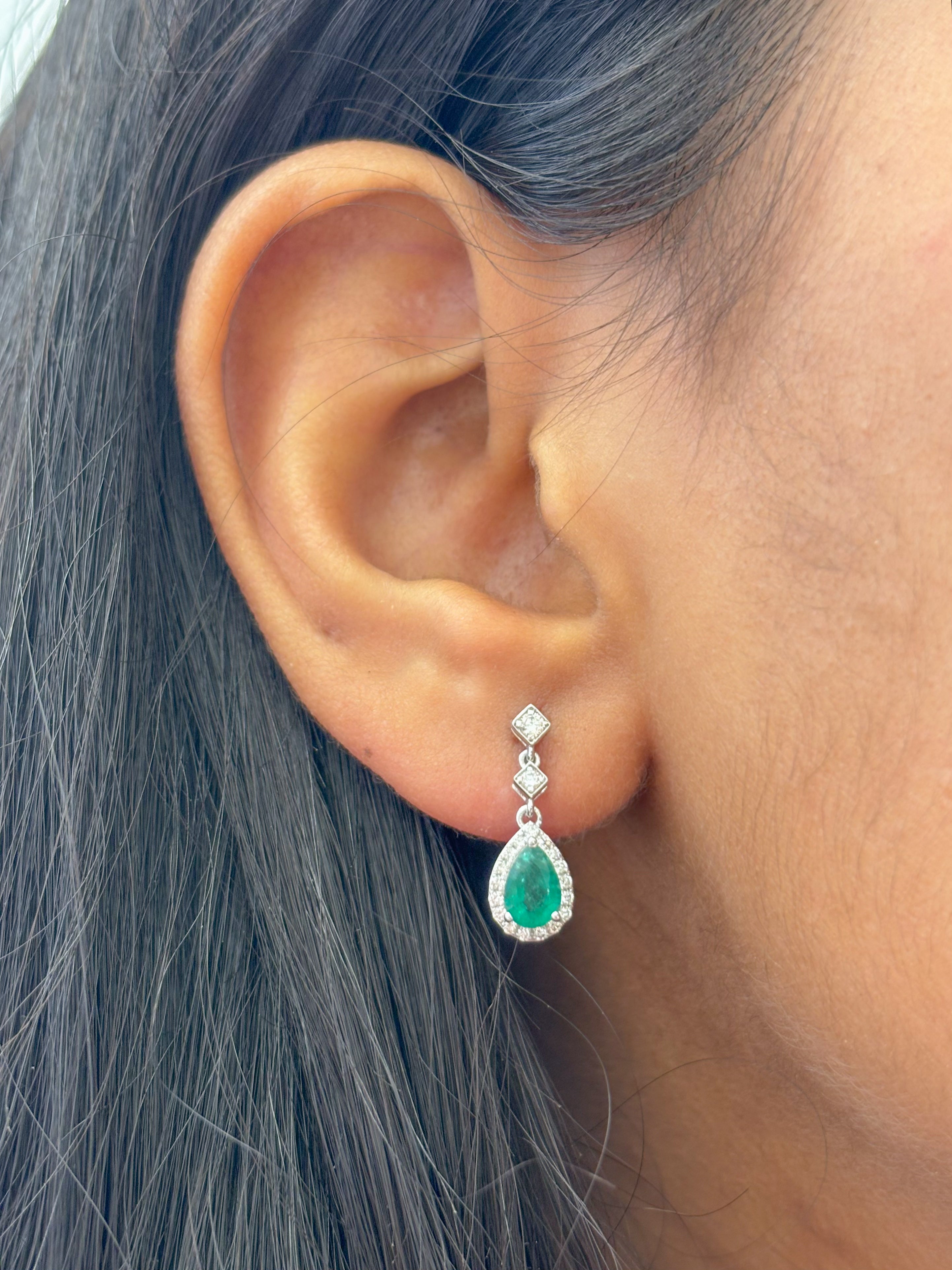 JPERG-2430/8796 Emerald Diamond Earring | 18K