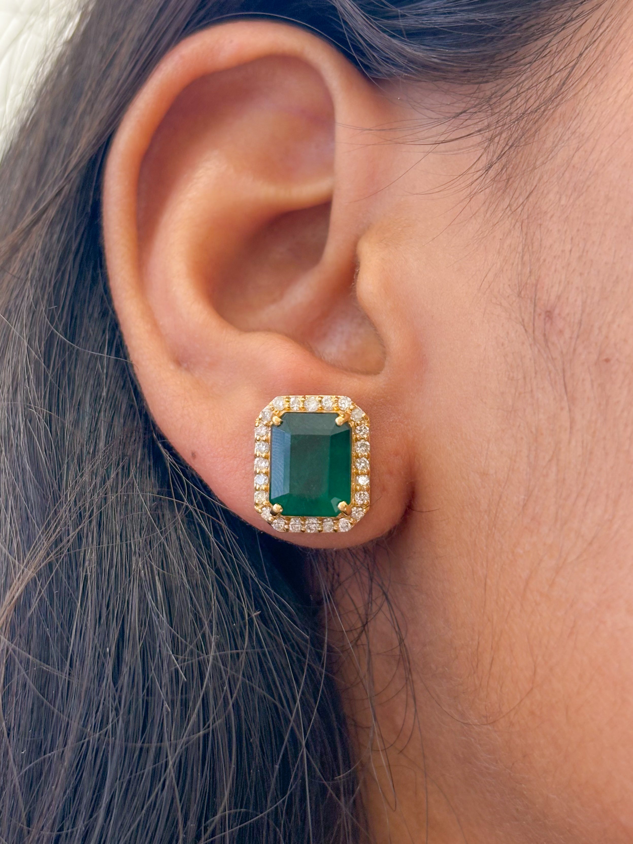 JPERG-289/1305 Emerald Studs Earring | 18K