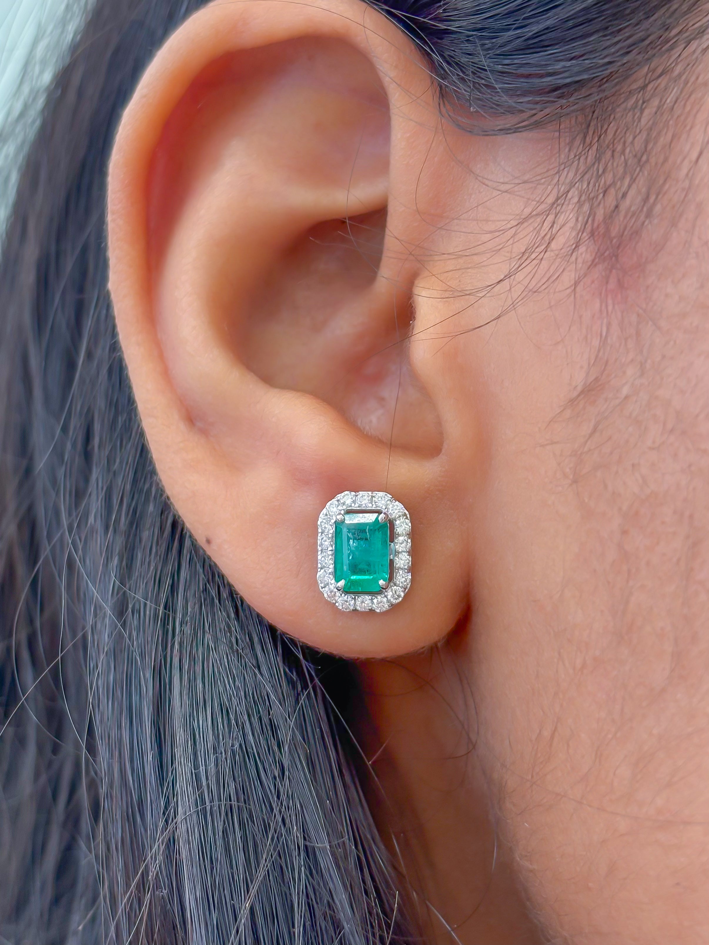 JPERG-3439/8860 Emerald Diamond Earring | 18K