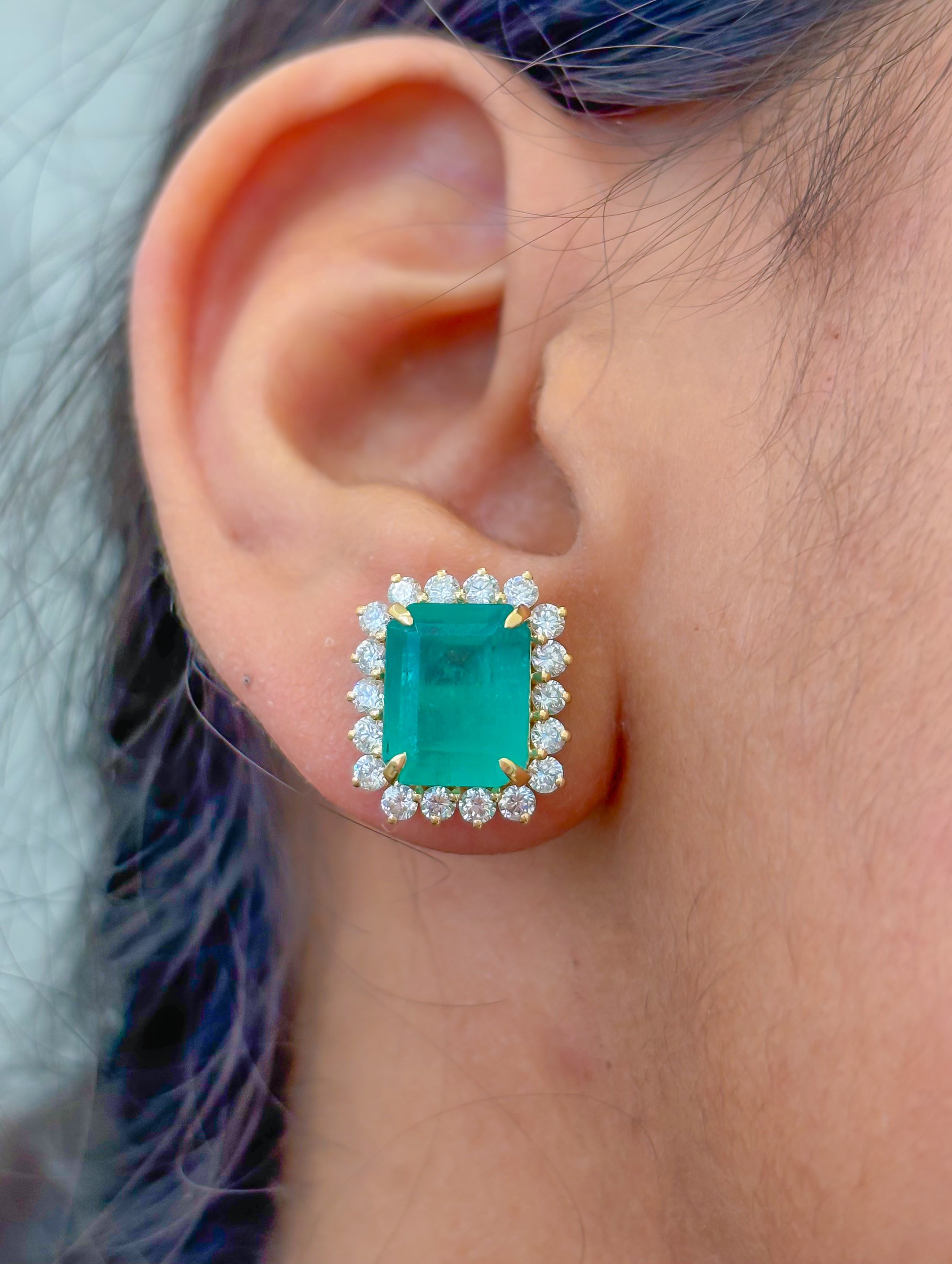 JPERG-3454/8920 Emerald Diamond Earring | 18K