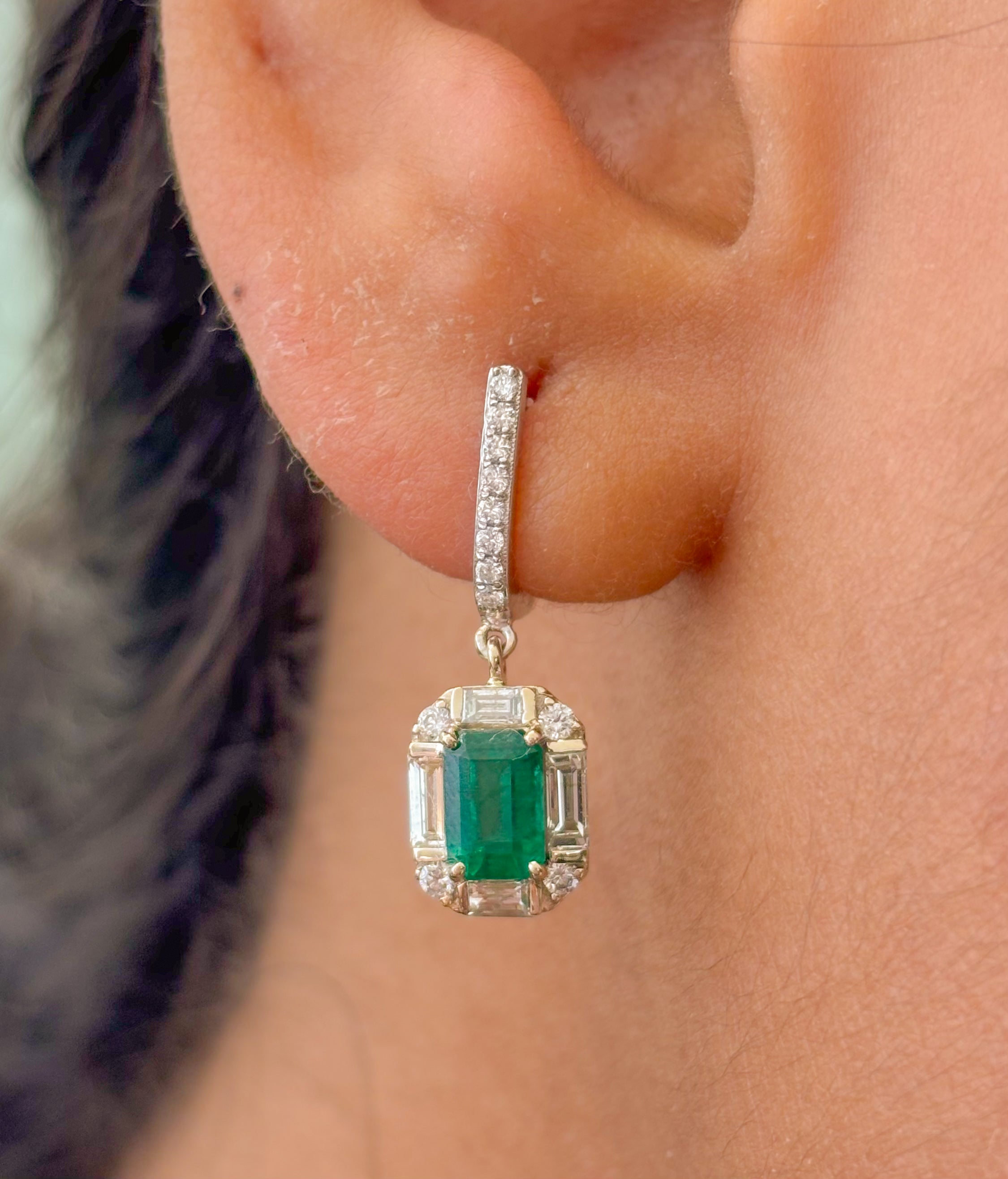 JPERG-3473/9022 Emerald Diamond Earring | 18K