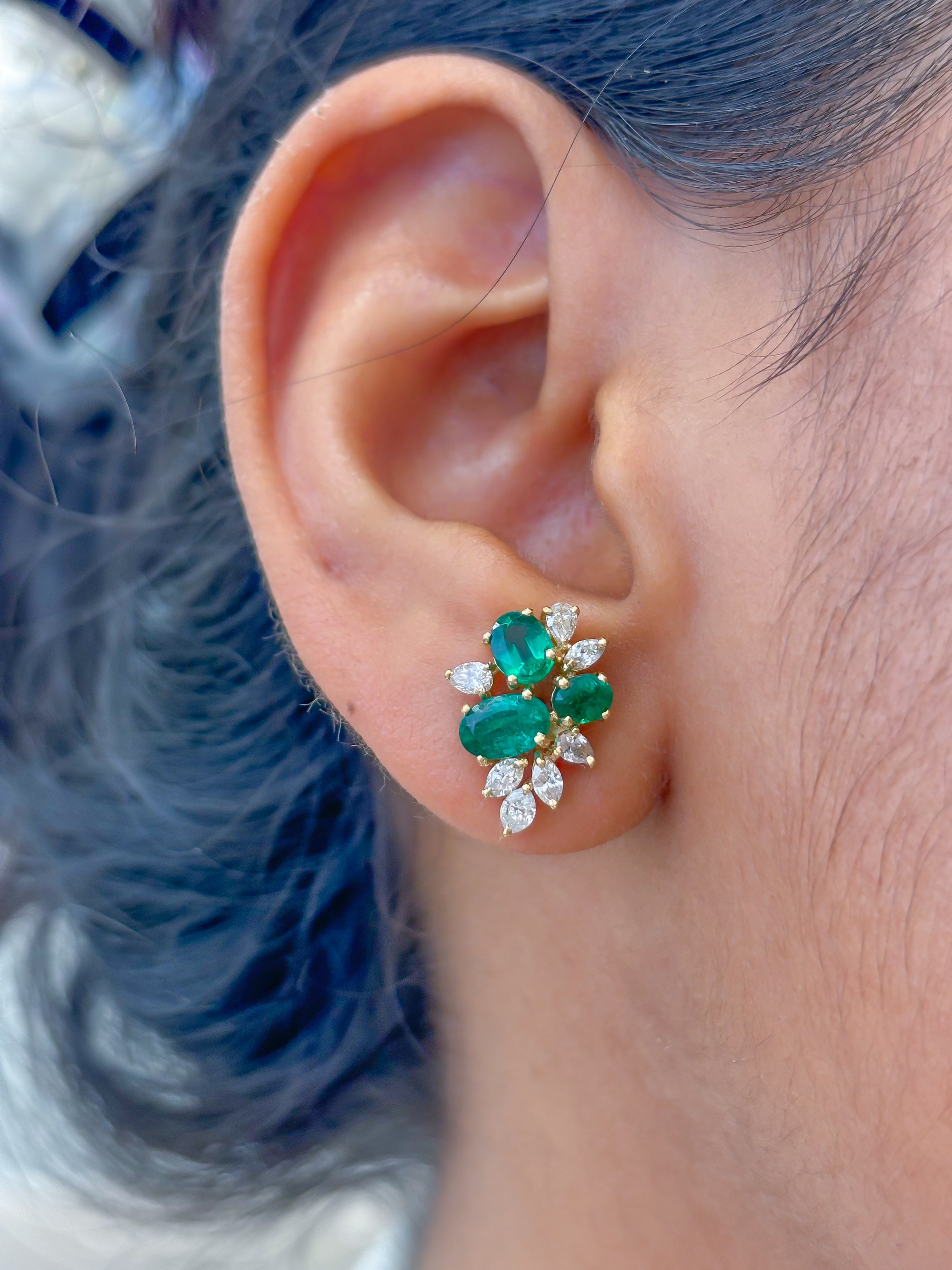 JPERG-3569/9655 Emerald Diamond Earring | 18K