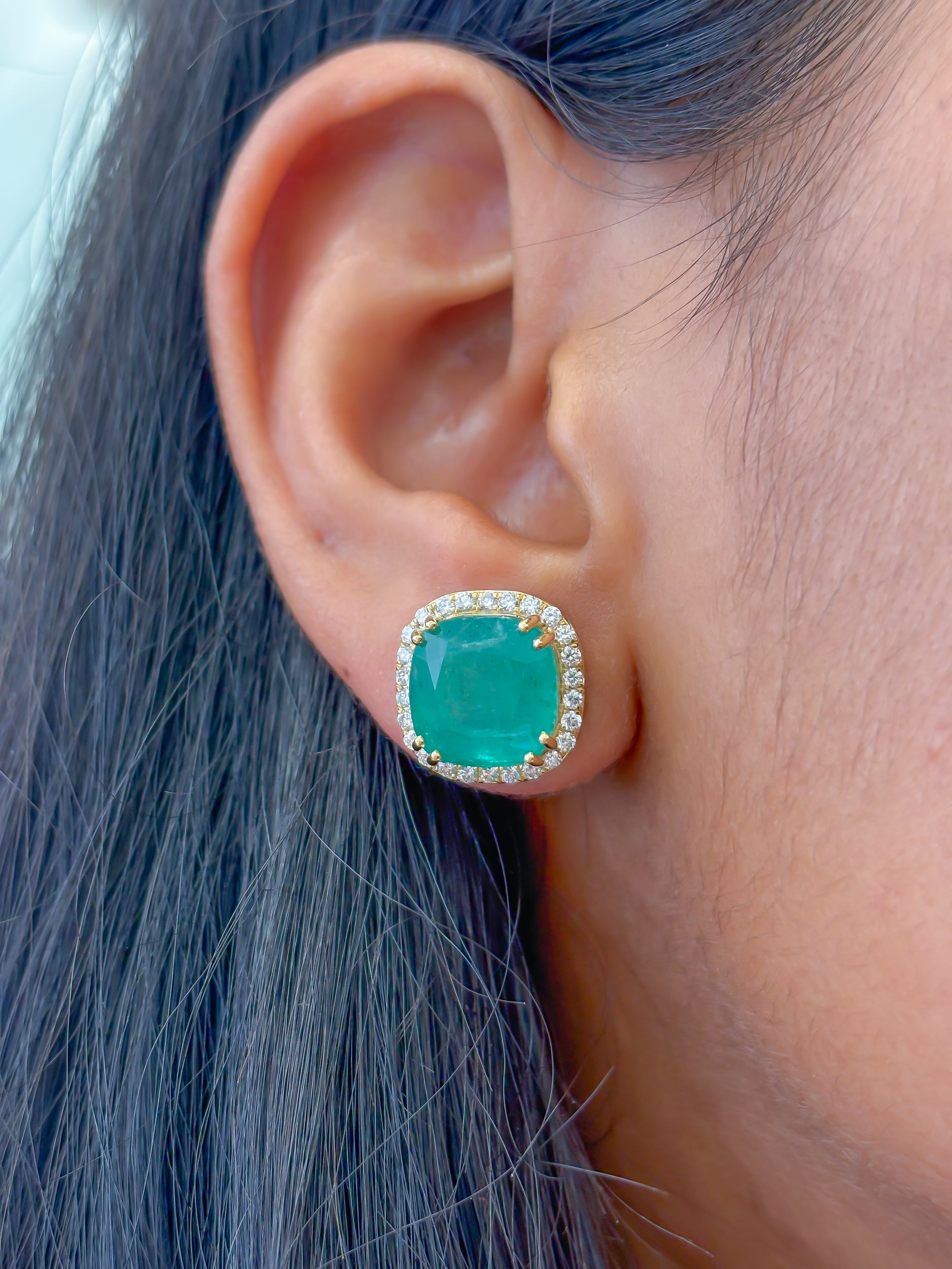 JPERG-3582/9697 Emerald Diamond Earring | 18K
