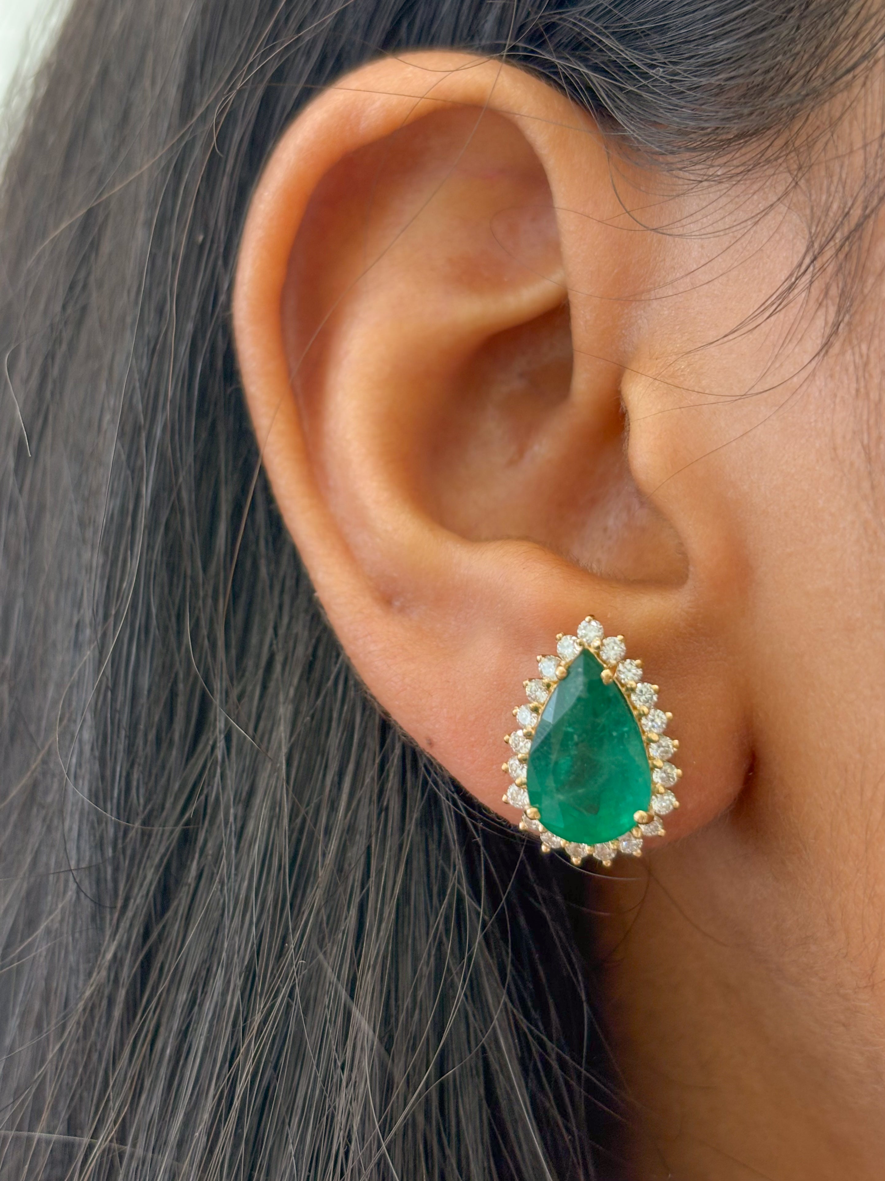 JPERG-3583/9720 Emerald Diamond Earring | 18K