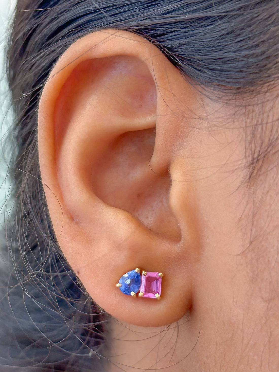 JPERG-3642/10035 Pink Sapphire Blue Sapphire Earring | 18K