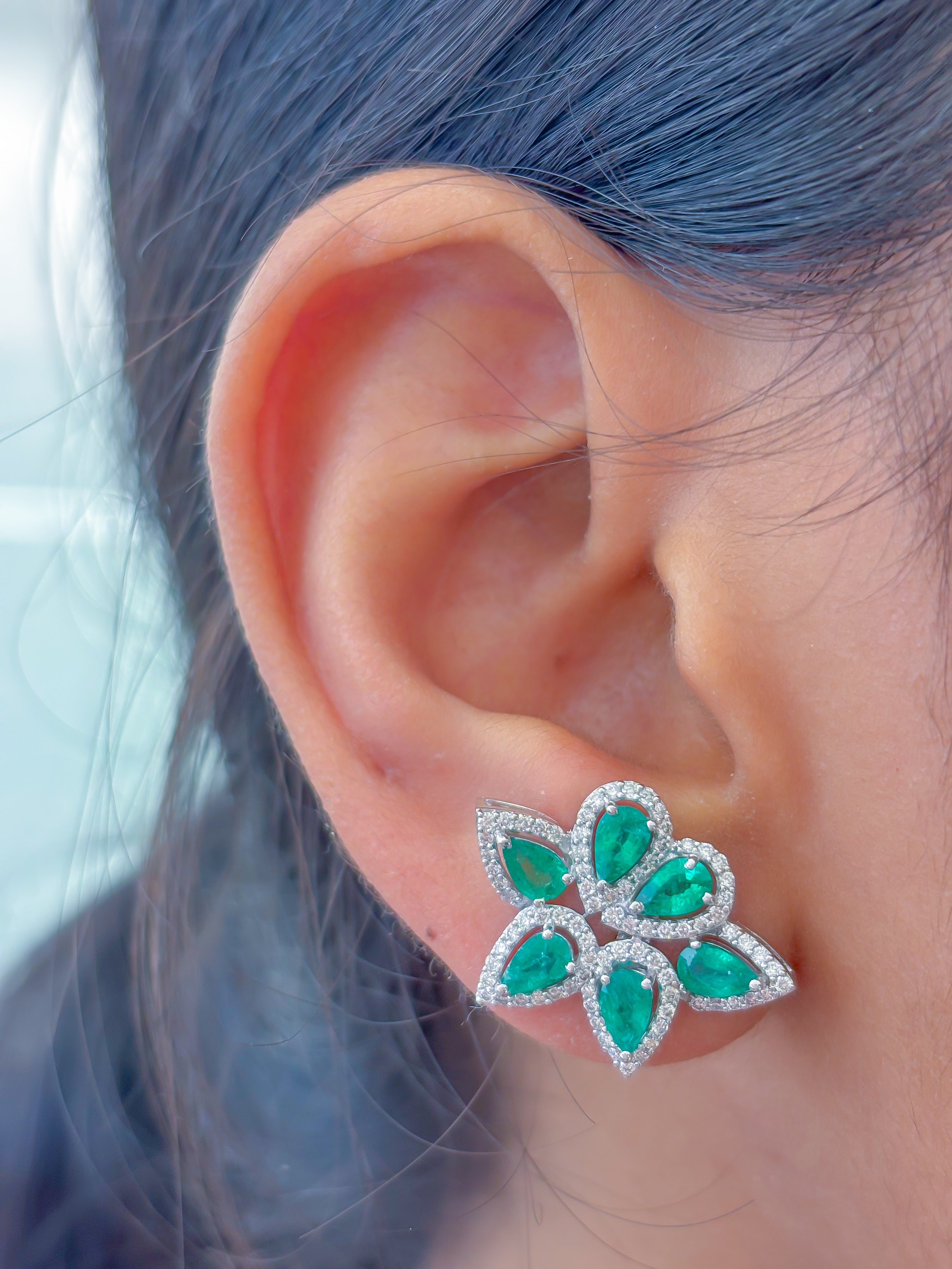 JPERG-3653/10107 Emerald Diamond Earring | 18K