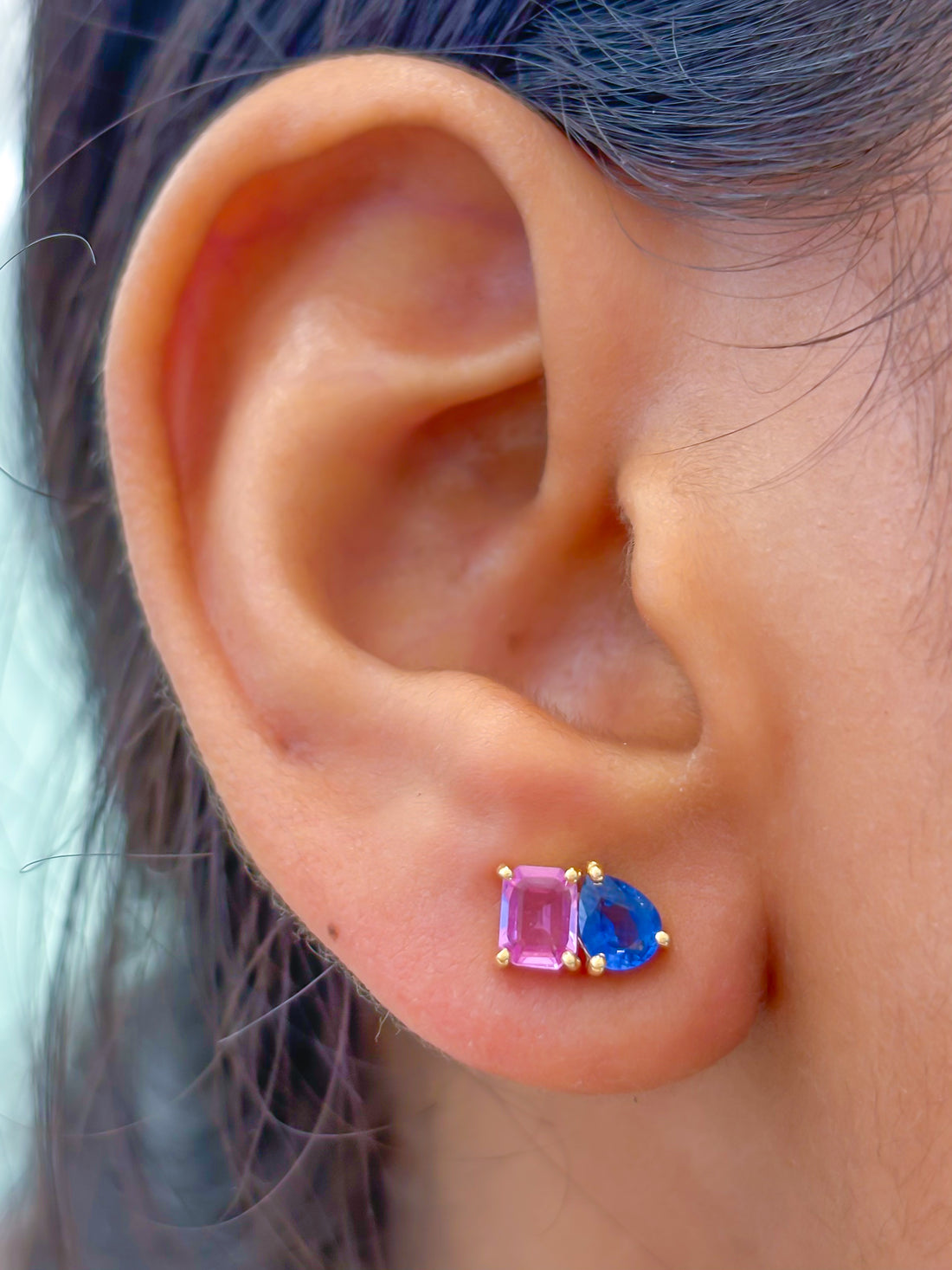 JPERG-3667/10157 Pink Sapphire Blue Sapphire Earring | 18K