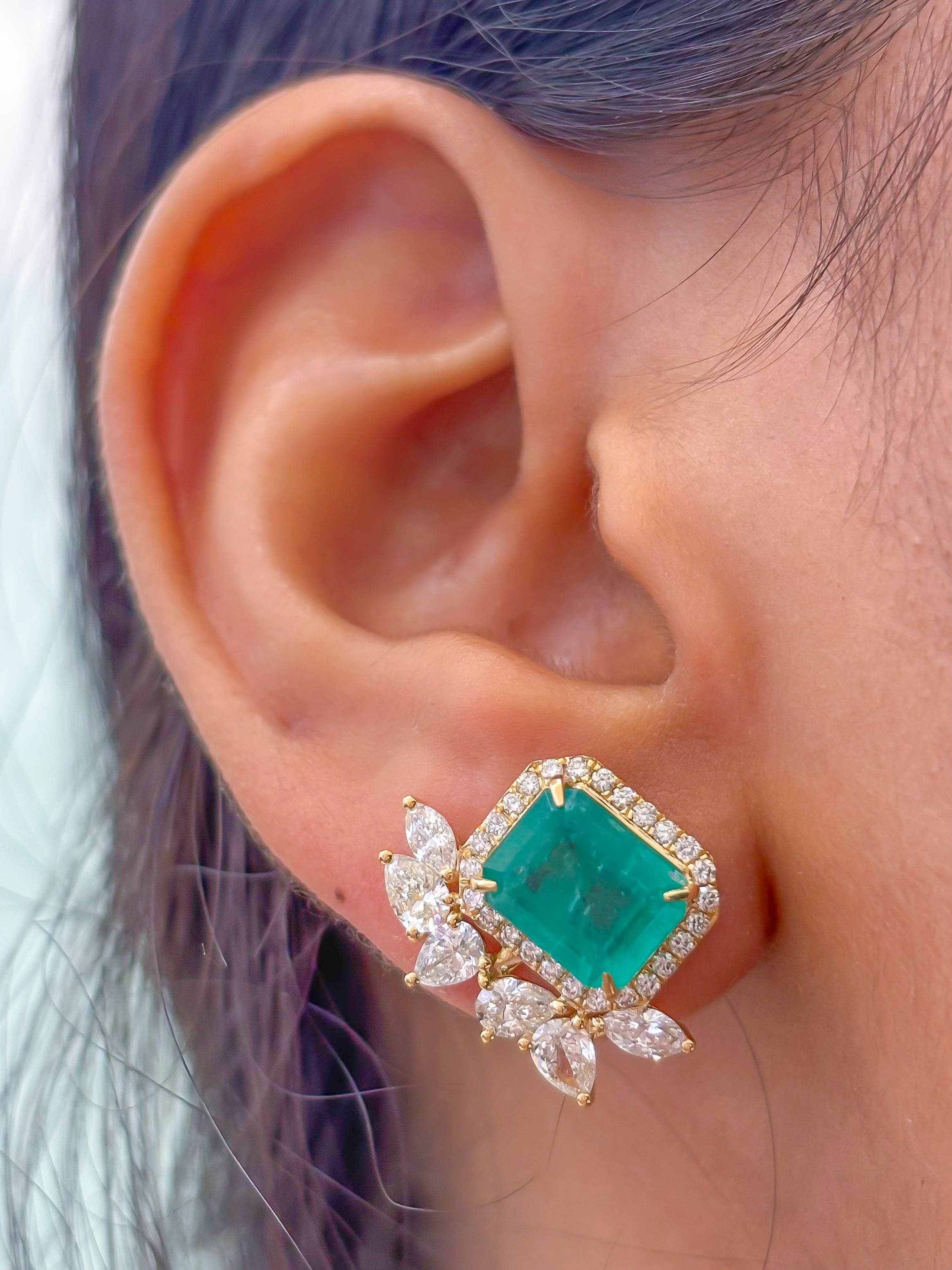 JPERG-3674/10168 Diamond Emerald Earring | 18K