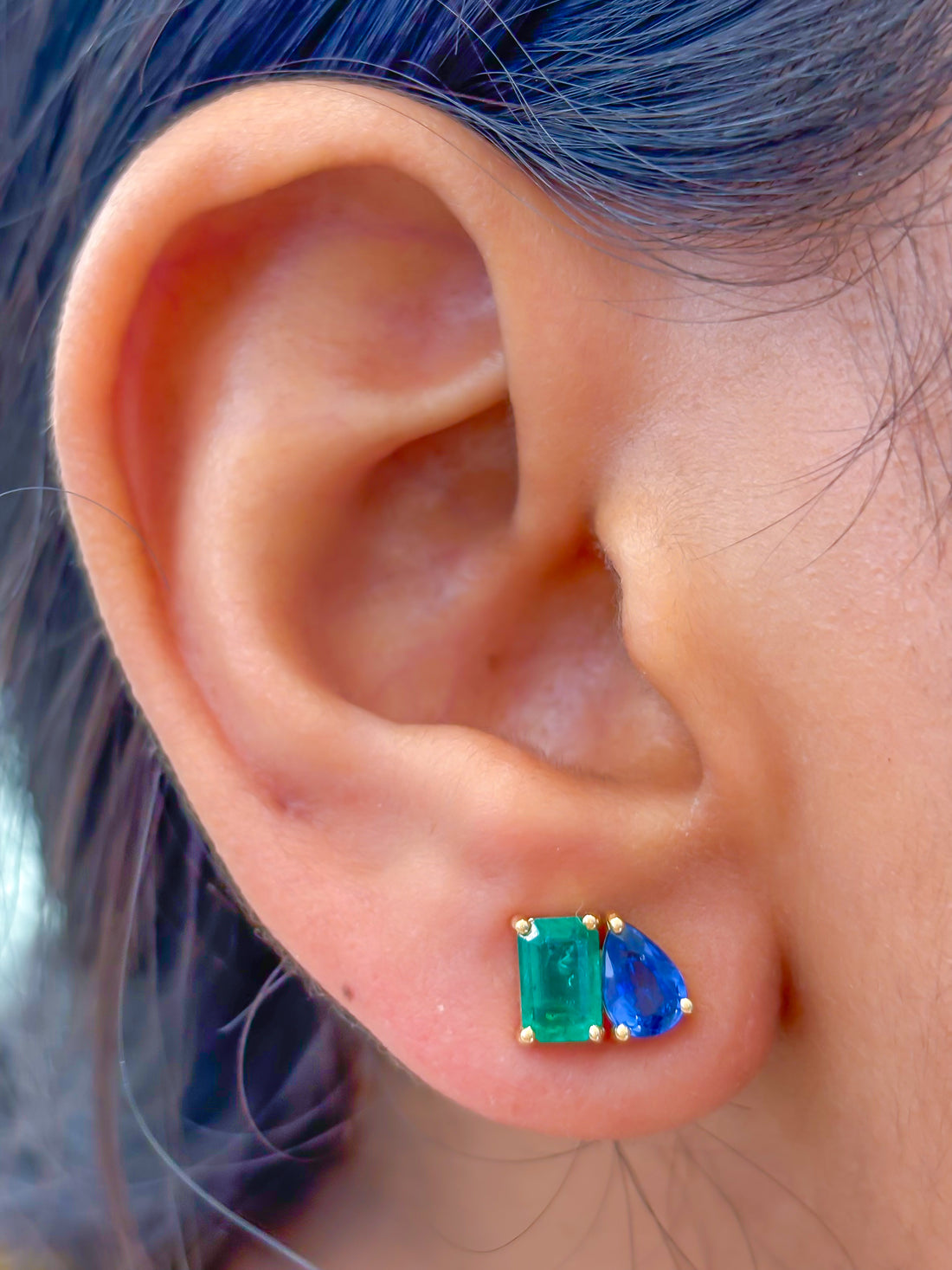 JPERG-3679/10181 Emerald Blue Sapphire Earring | 18K