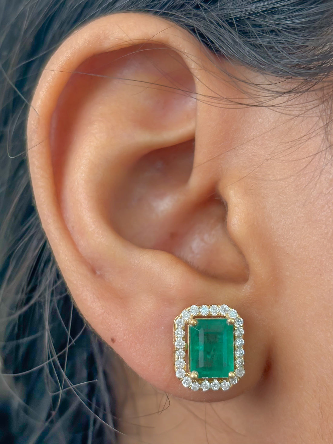 JPERG-3686/10200 Emerald Diamond Earring | 18K