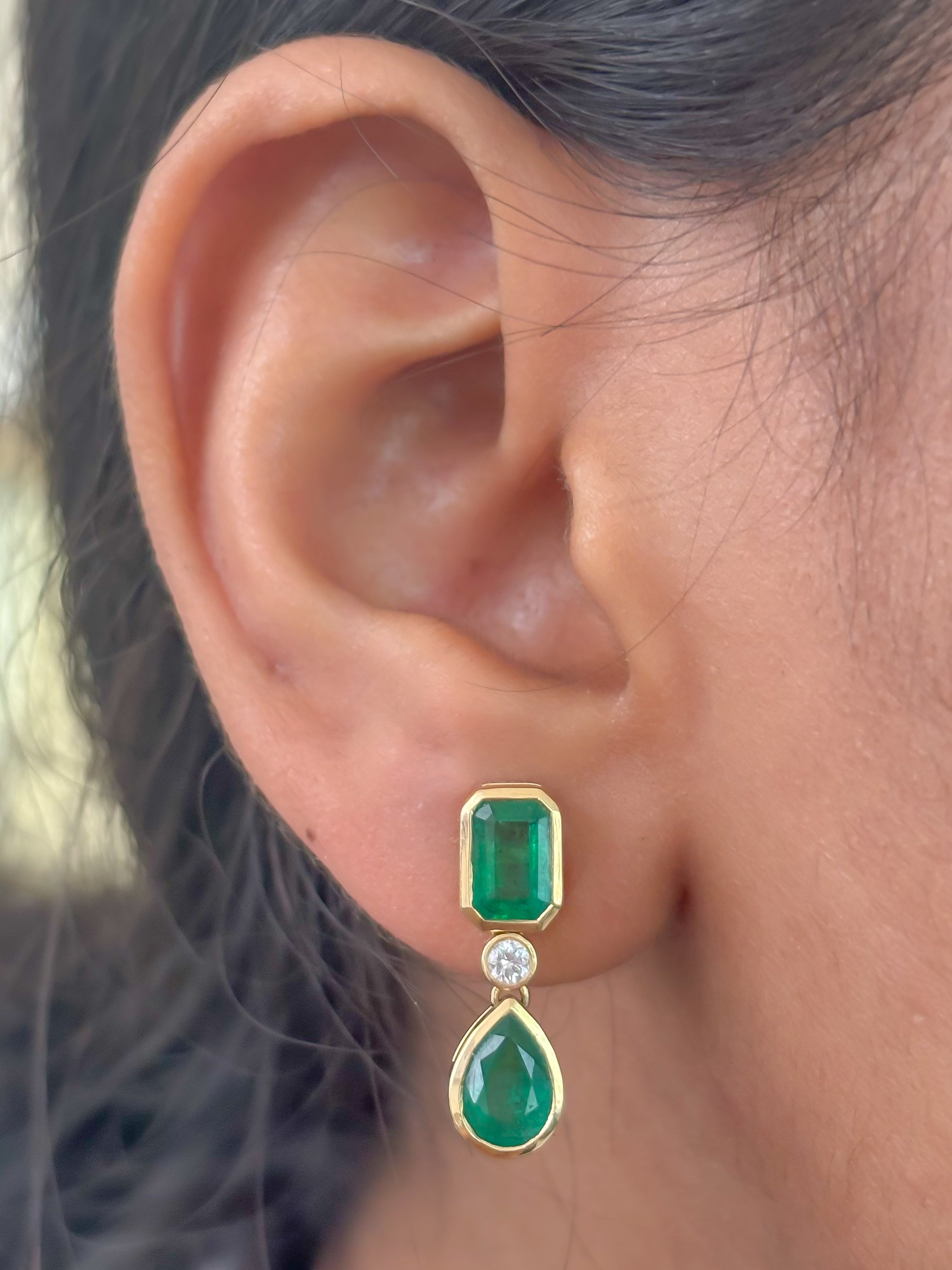 JPERG-3687/10201 Emerald Diamond Earring | 18K