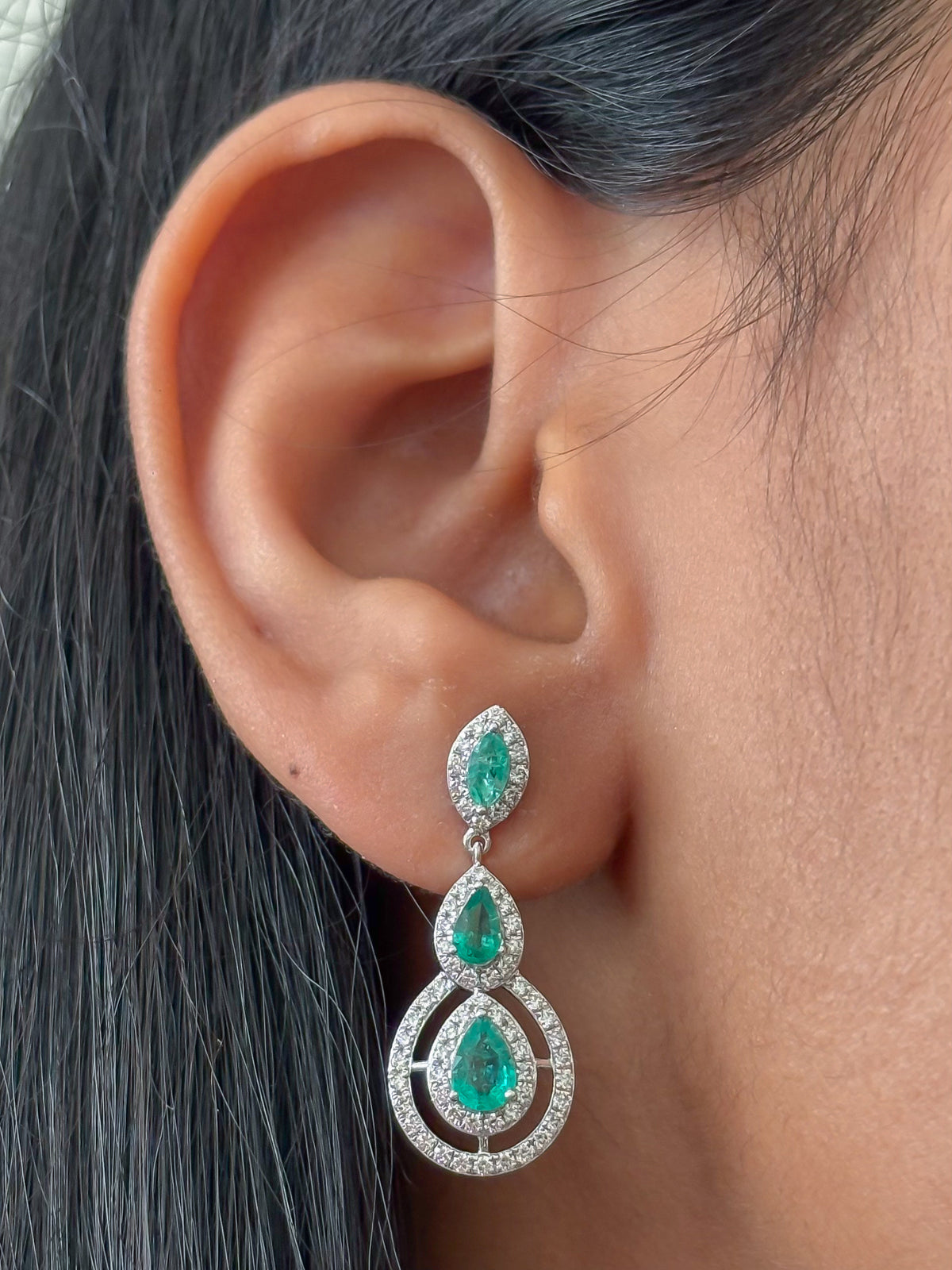 JPERG-3692/10230 Emerald Diamond Earring | 18K