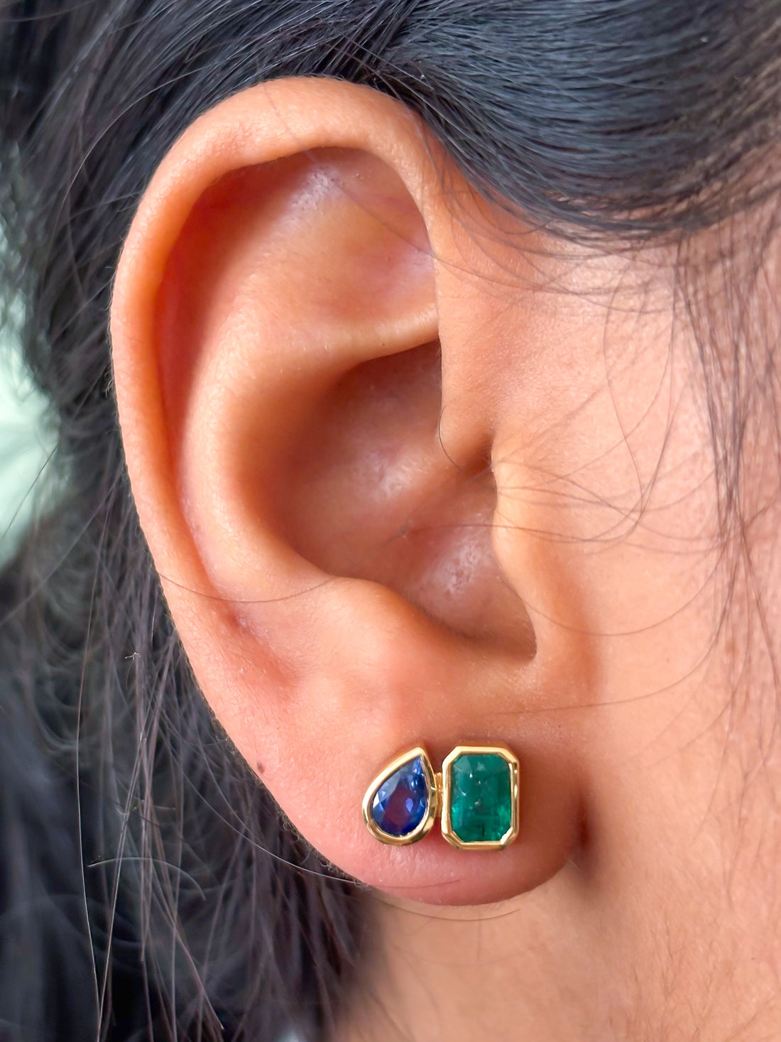 JPERG-3703/10299 Emerald Blue Sapphire Earring | 18K