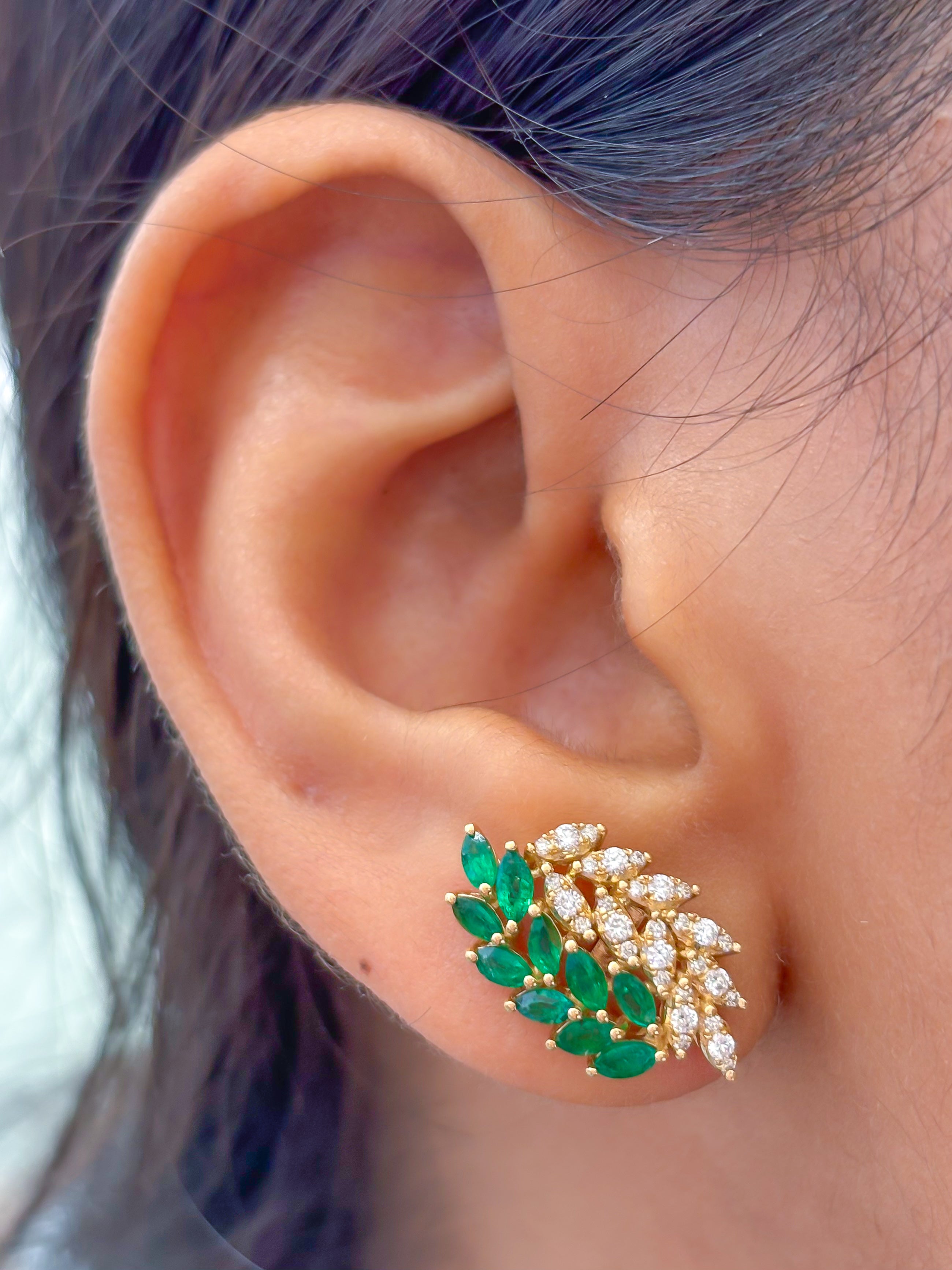 JPERG-3725/10357 Emerald Diamond Earring | 18K
