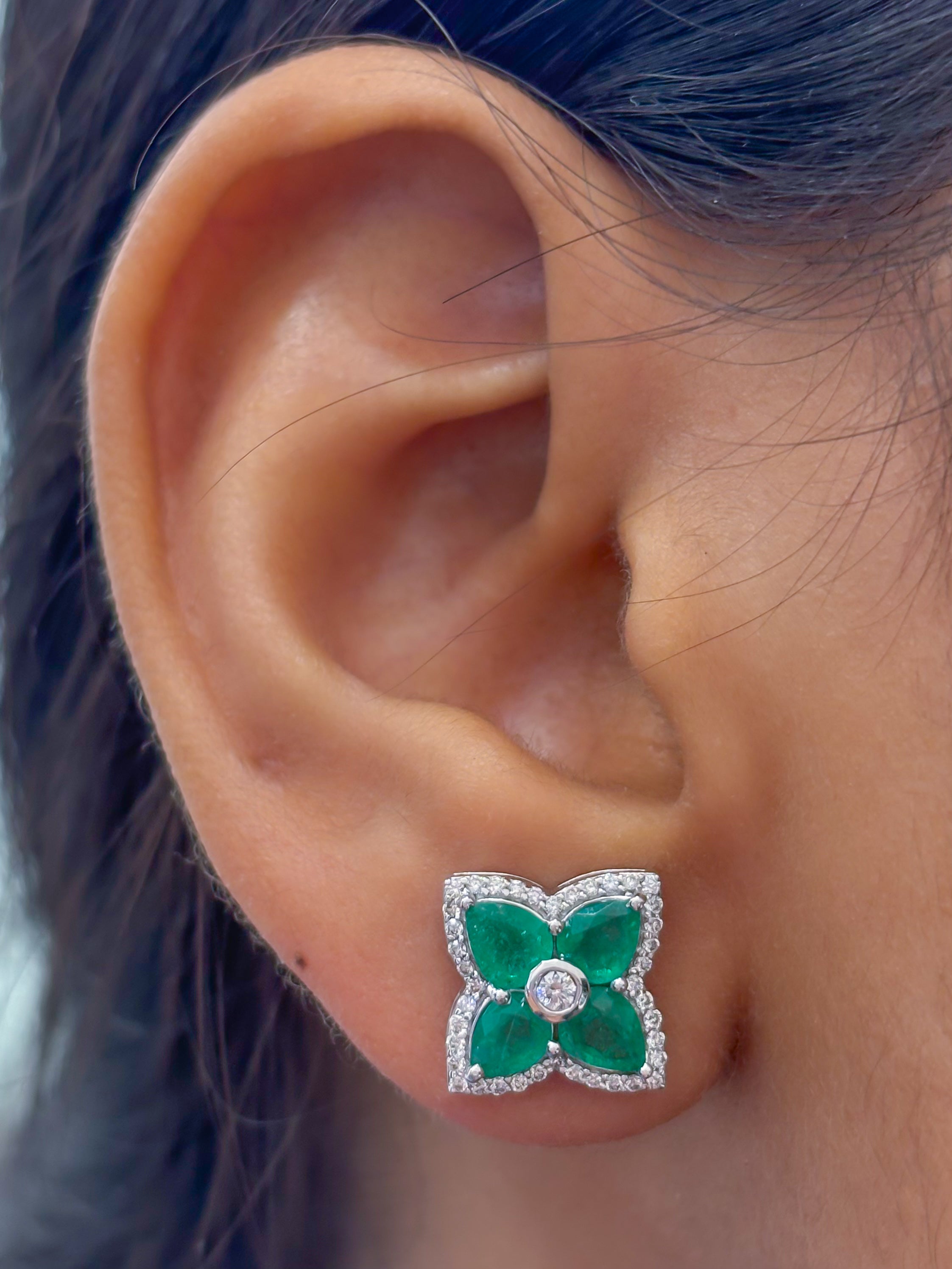 JPERG-3813/10593 Emerald Diamond Earring | 18K