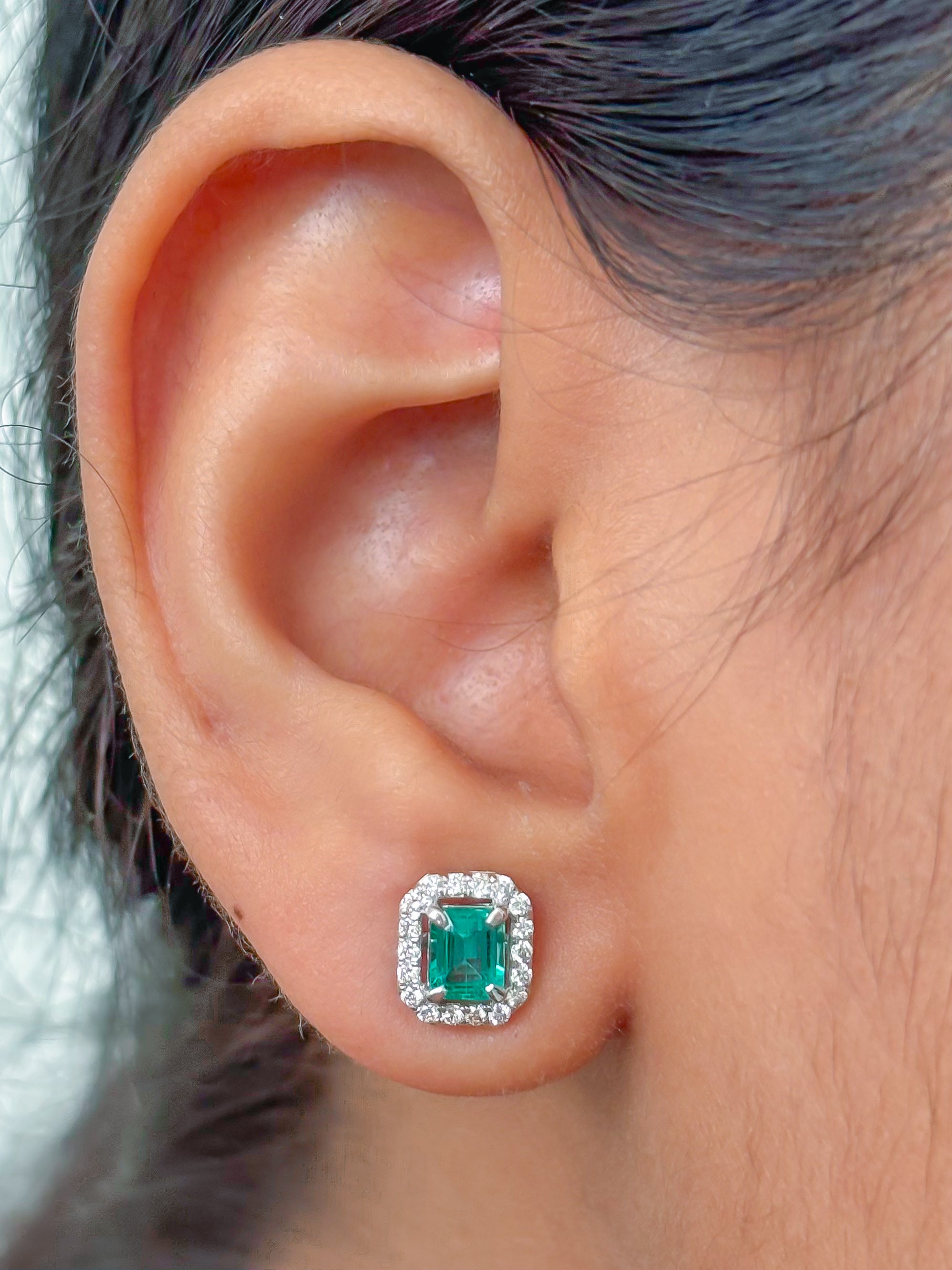 JPERG-3923/10844 Emerald Diamond Earring | 18K