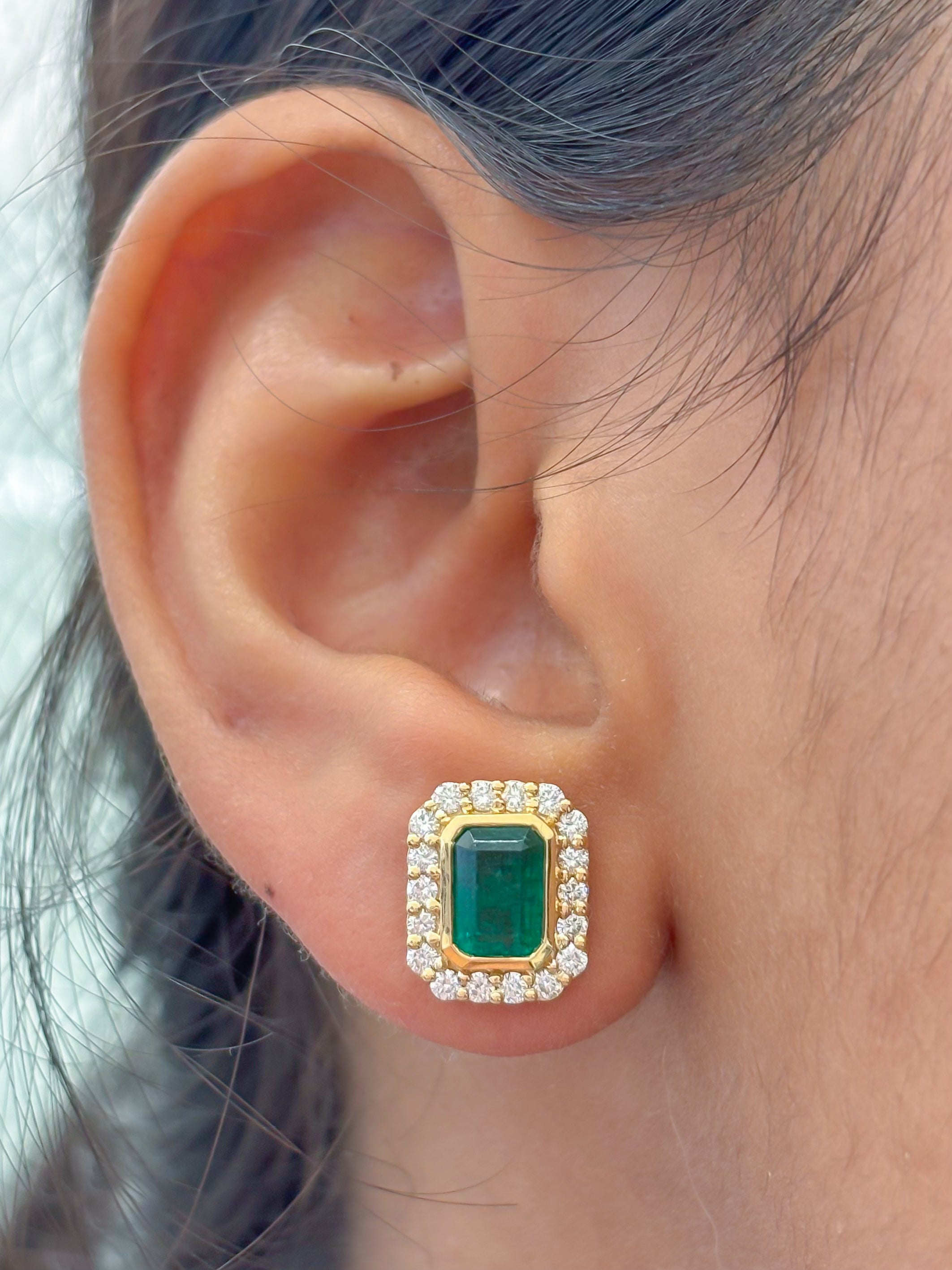 JPERG-3966/10915 Emerald Diamond Earring | 18K