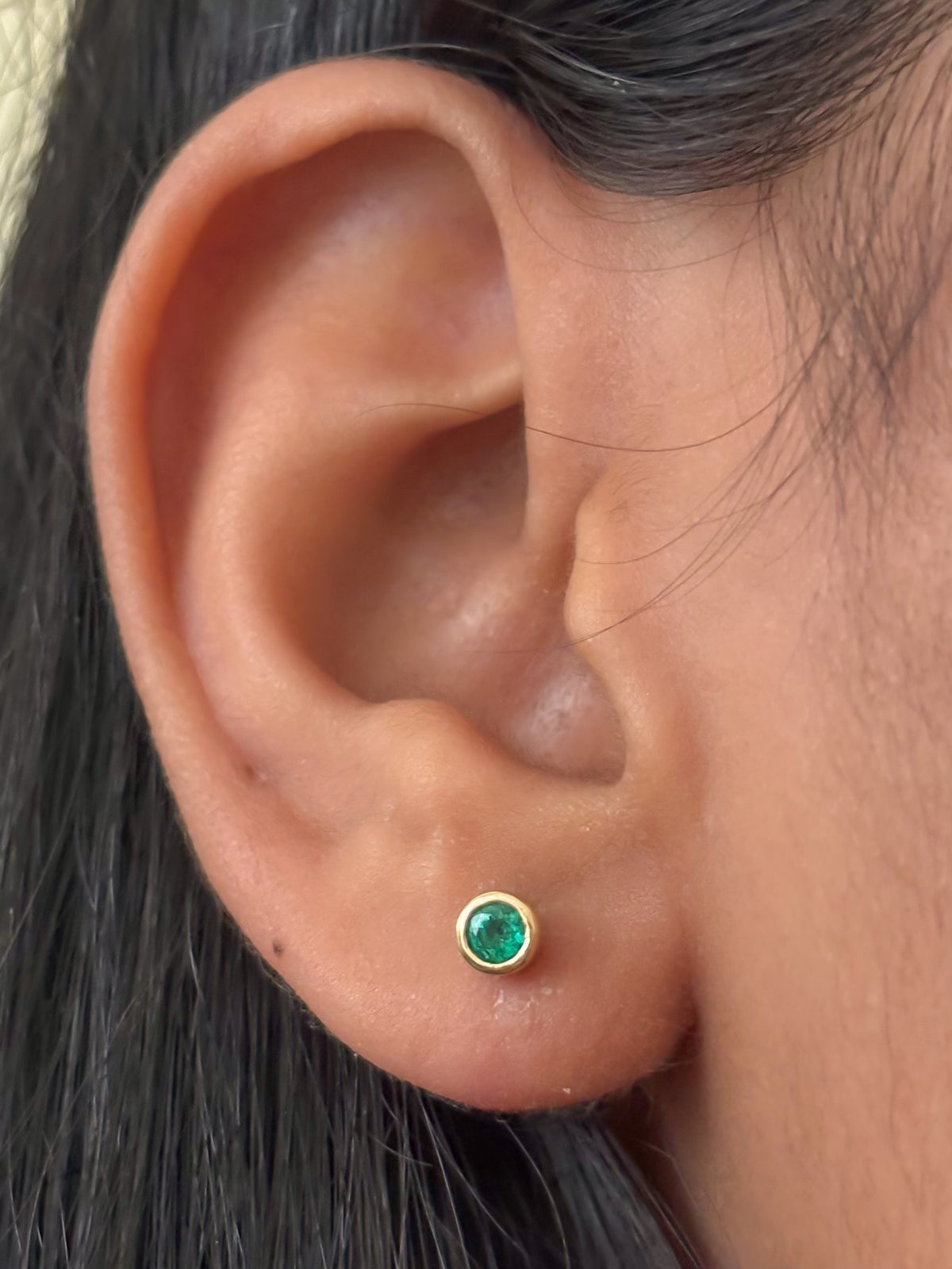JPERG-697/3707 Emerald Round Bezal Piercing Earring | 14K