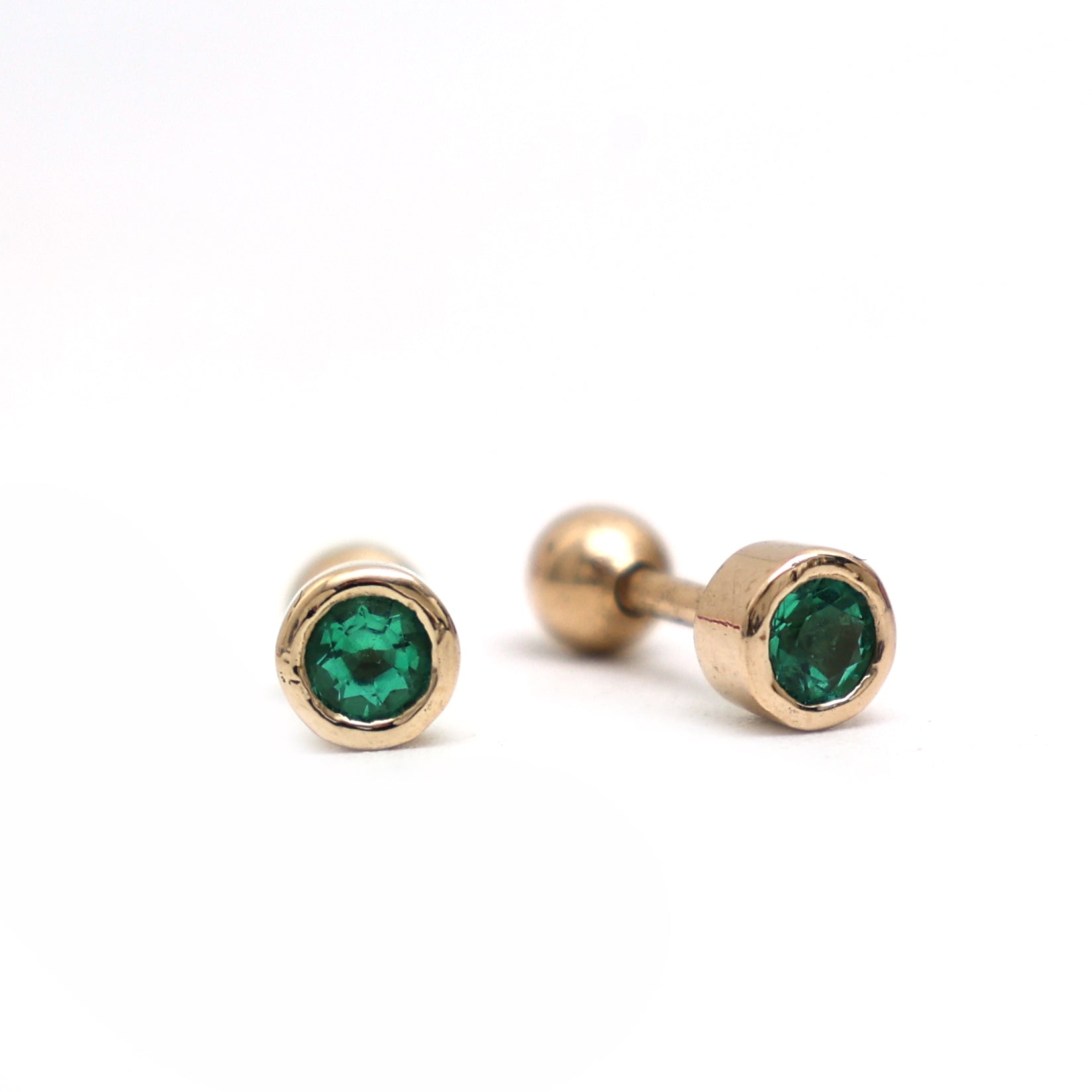 JPERG-697/3707 Emerald Round Bezal Piercing Earring | 14K