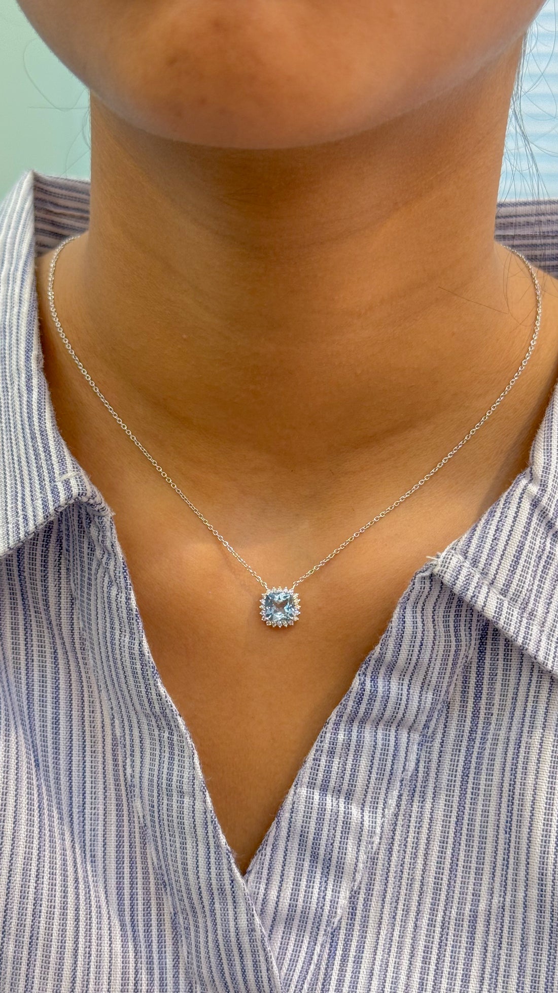 JPNC-547/6822 Aquamarine Cushion Cushion Necklace | 18K