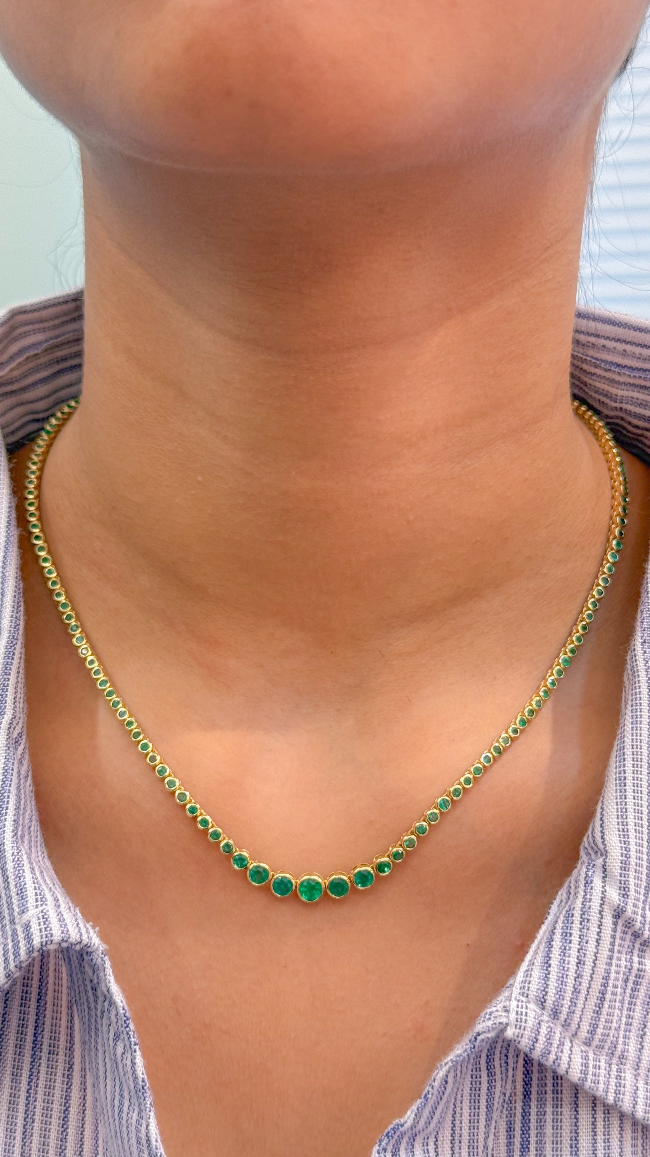 JPNC-580/7200 Emerald Round Mix Size Bezel Set Necklace | 18K