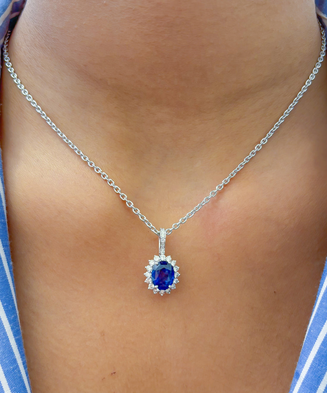 JPPD-1043/10601 Blue Sapphire Helo Diamond Oval Pendant | 18K