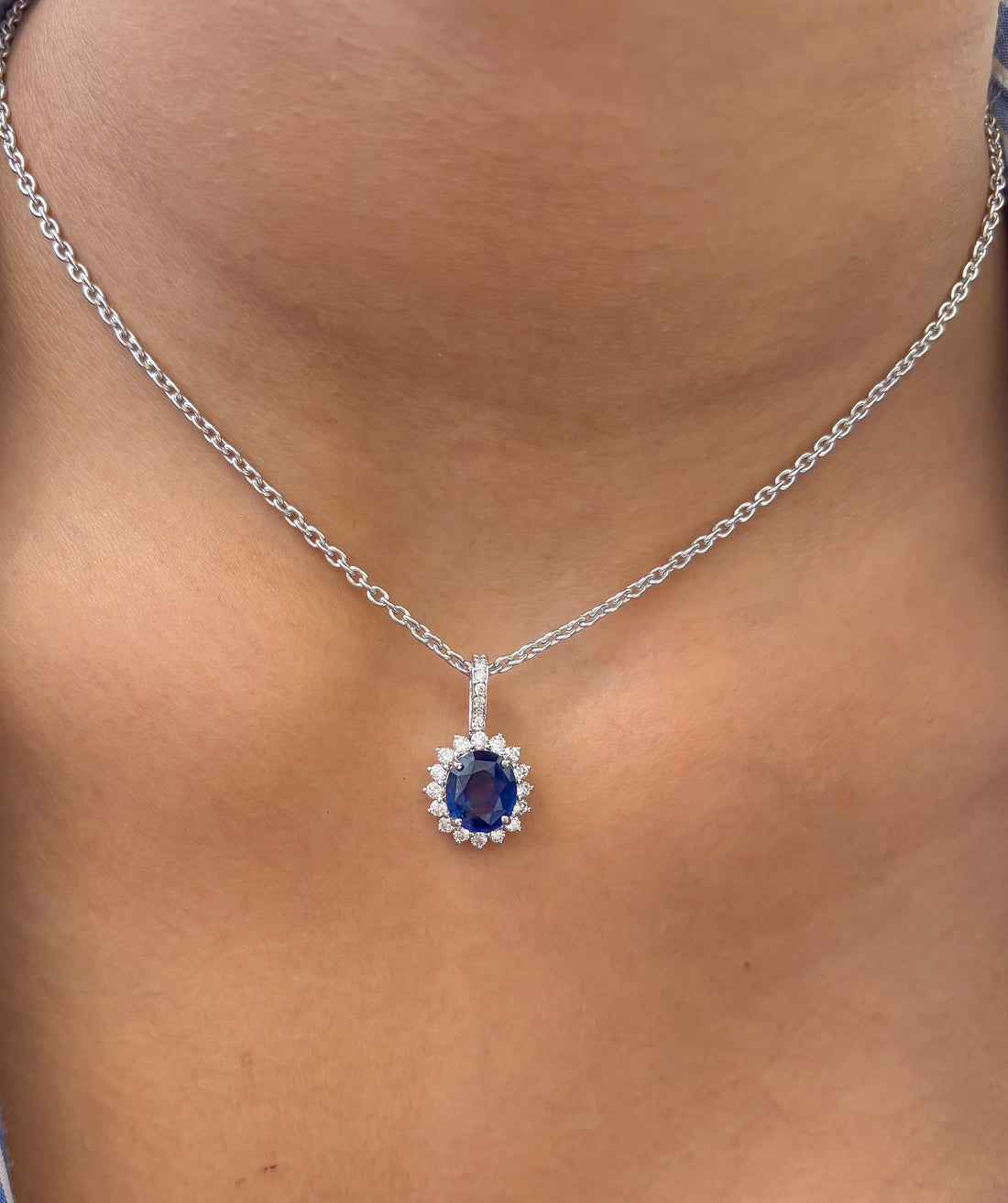 JPPD-1060/10660 Blue Sapphire Helo Diamond Oval Pendant | 18K
