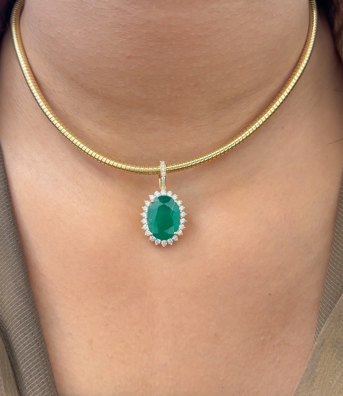 JPPD-1518/13881 Emerald Halo Diamond Oval Pendant | 18K