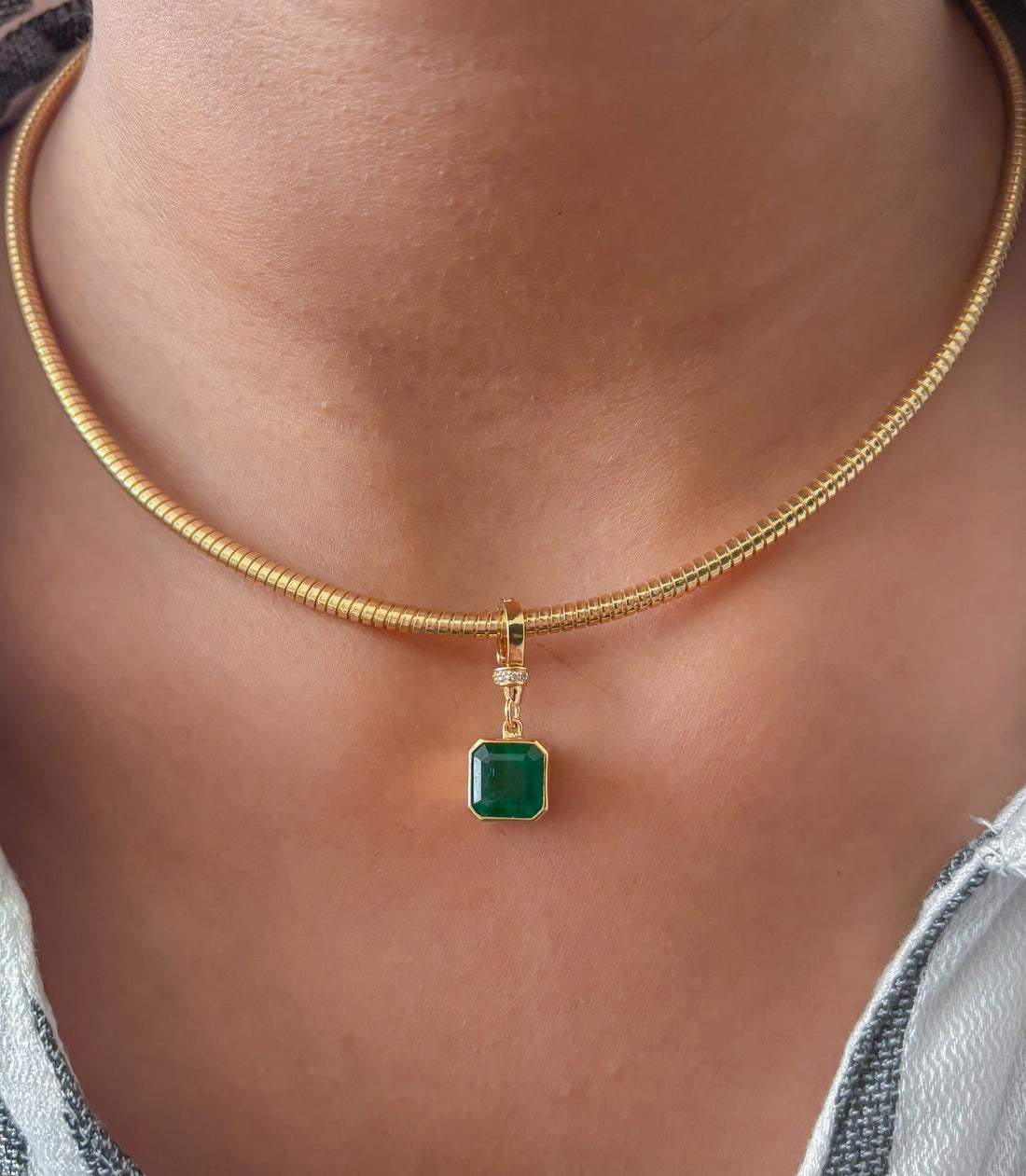 JPPD-398/6995 Emerald Square Octagon Bezel Set Pendant | 18K