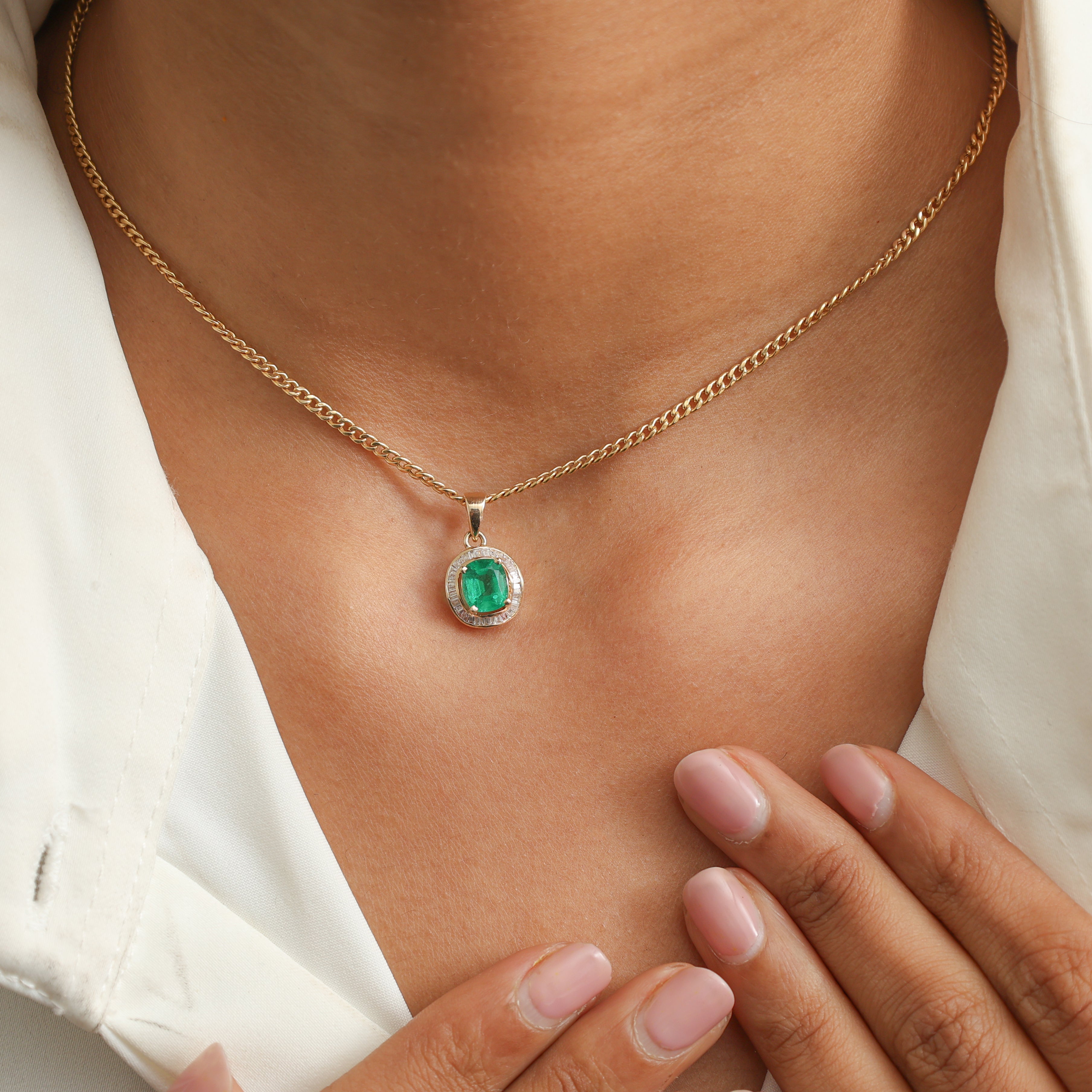 JPPD-588/8134 Emerald Oval With Diamond Pendant | 14K