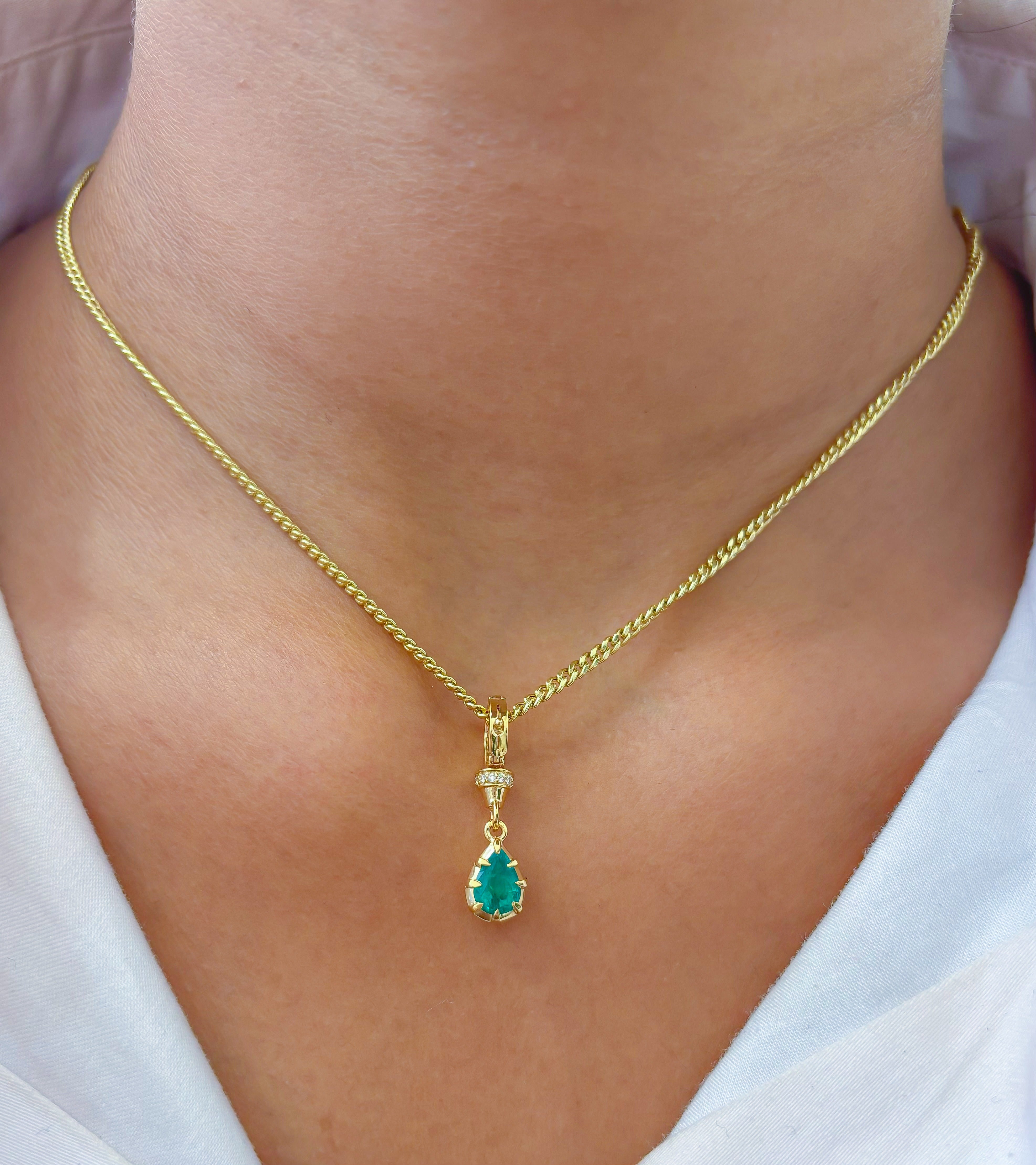 JPPD-649/8737 Emerald Diamond Pendant | 18K
